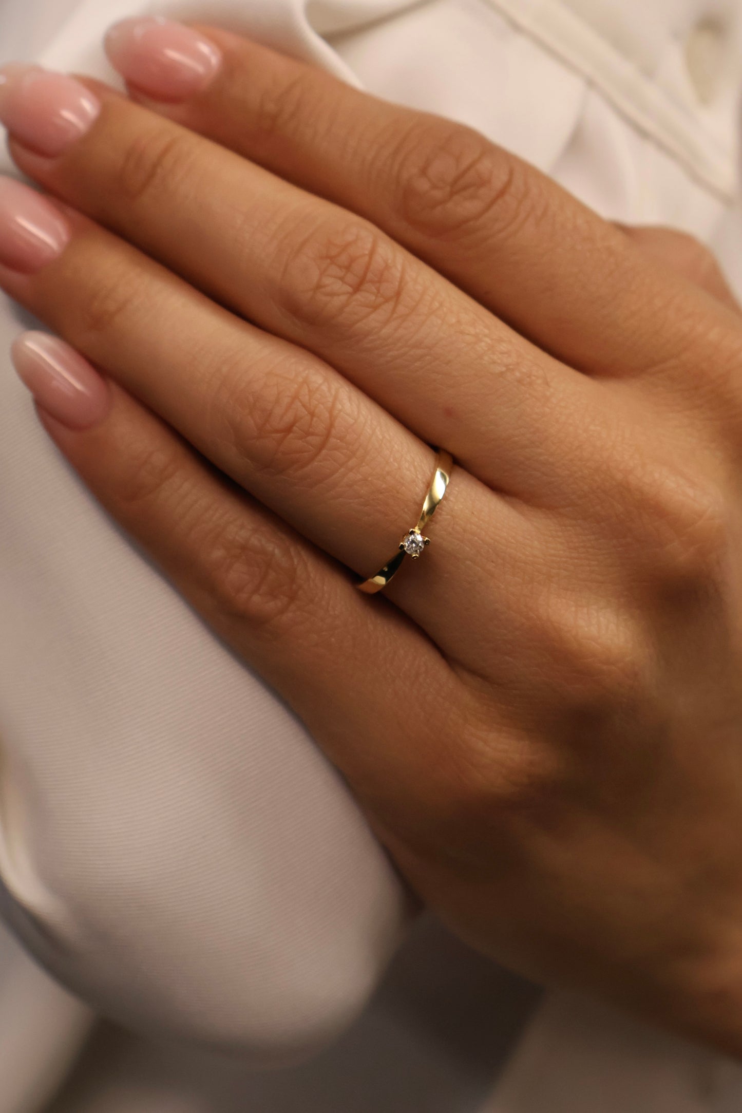 Anillo en Oro Amarillo de 14k con Diamante Natural .03cts  Mod: OF2145