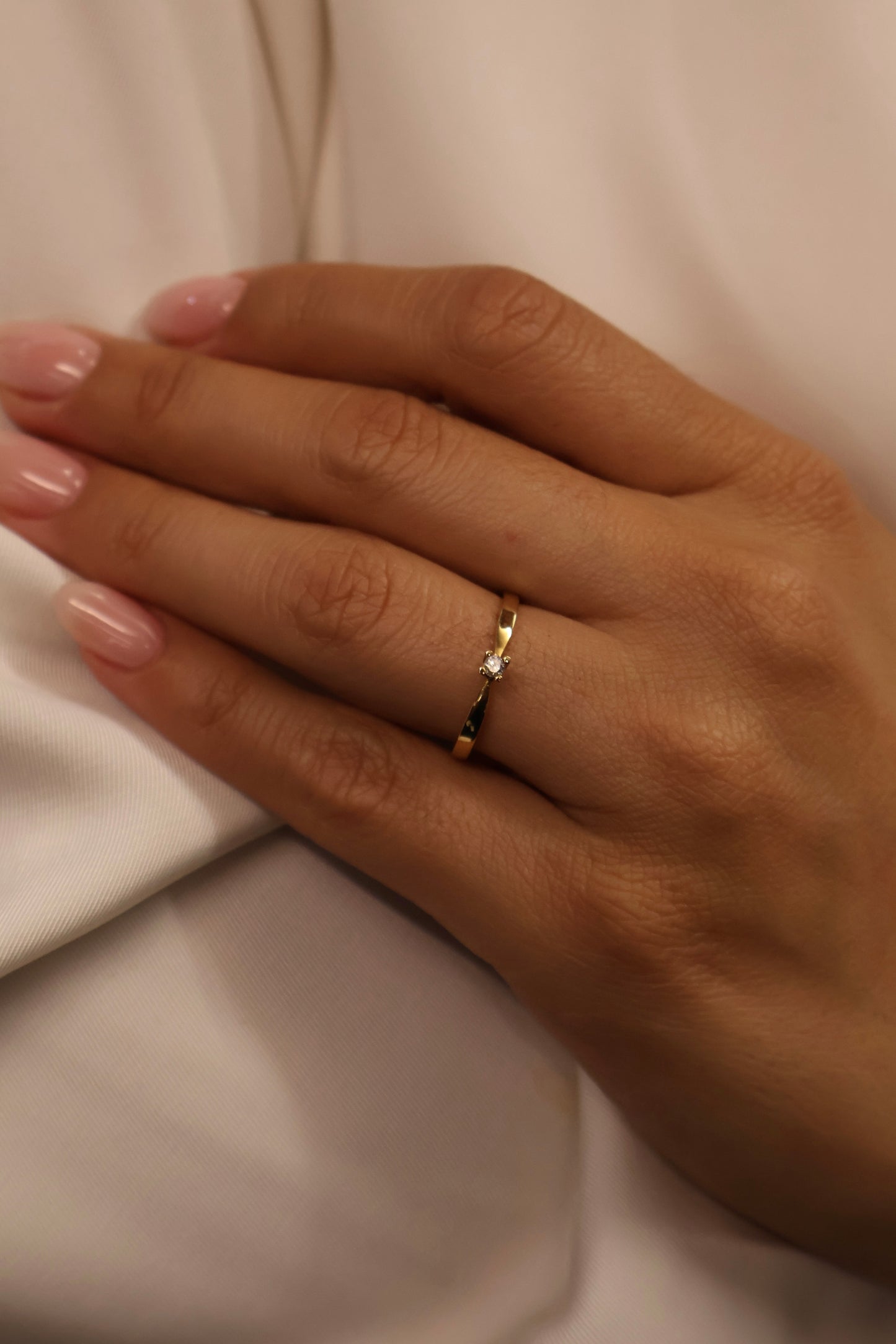 Anillo en Oro Amarillo de 14k con Diamante Natural .03cts  Mod: OF2145