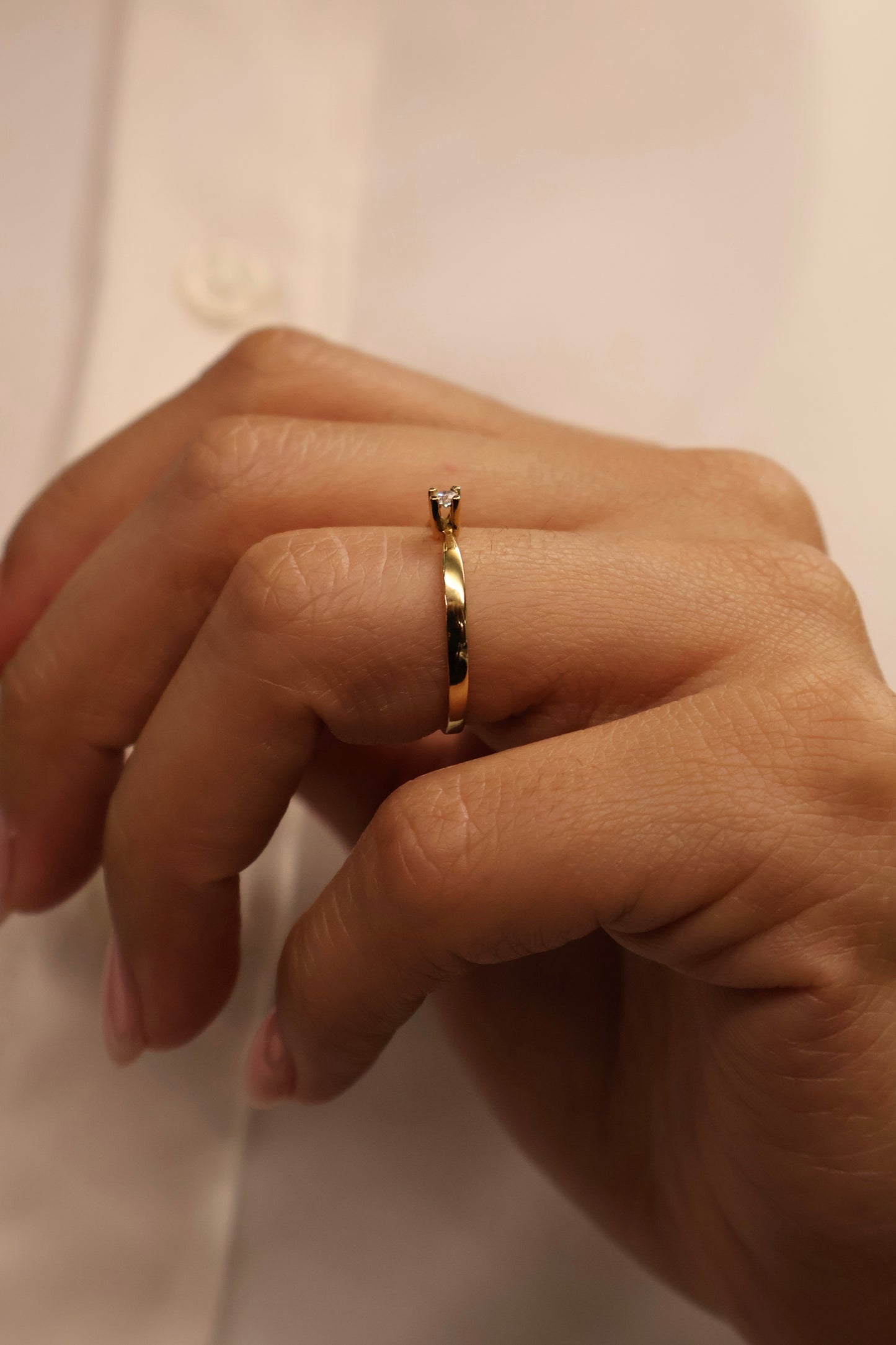 Anillo en Oro Amarillo de 14k con Diamante Natural .03cts  Mod: OF2145