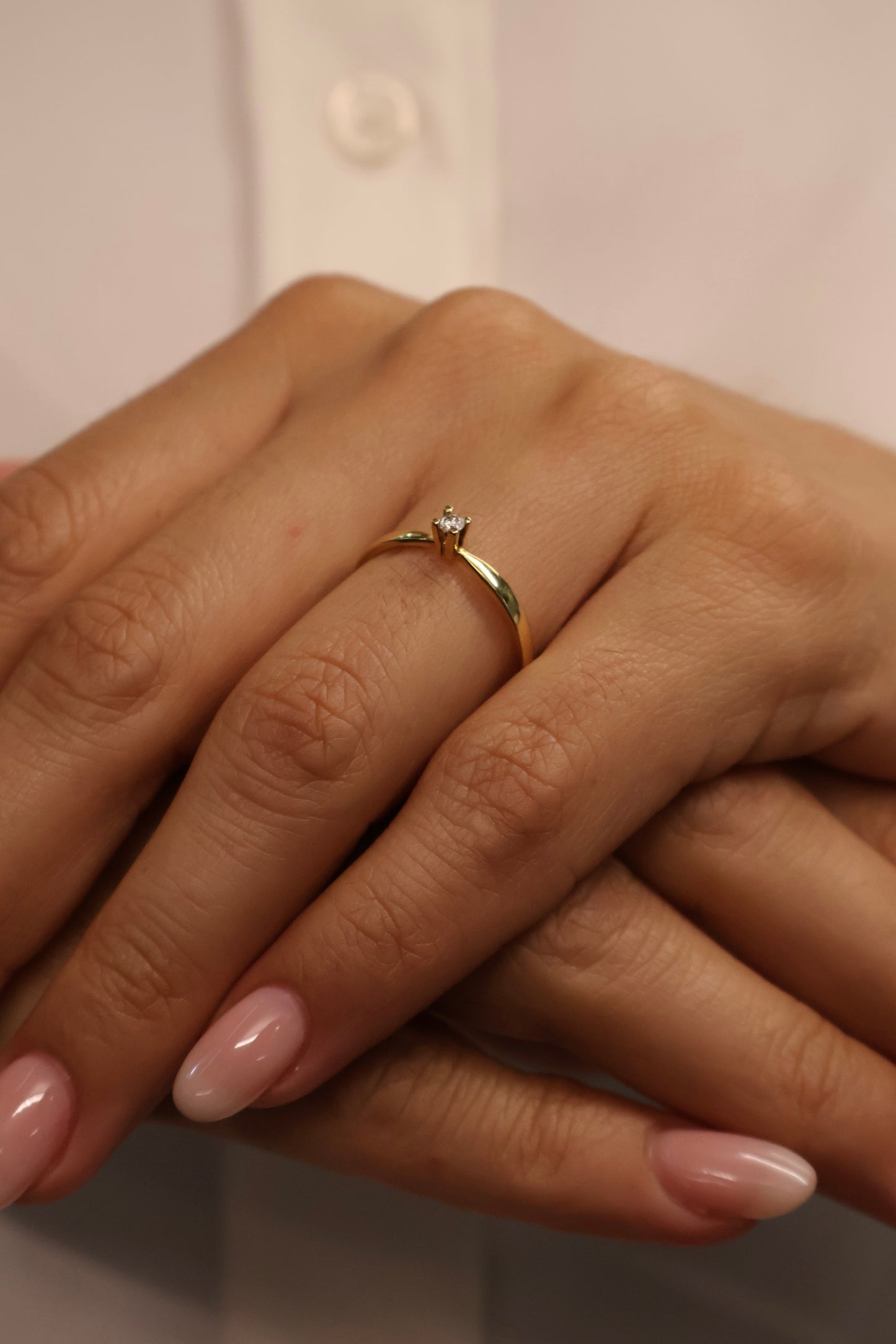 Anillo en Oro Amarillo de 14k con Diamante Natural .03cts  Mod: OF2145