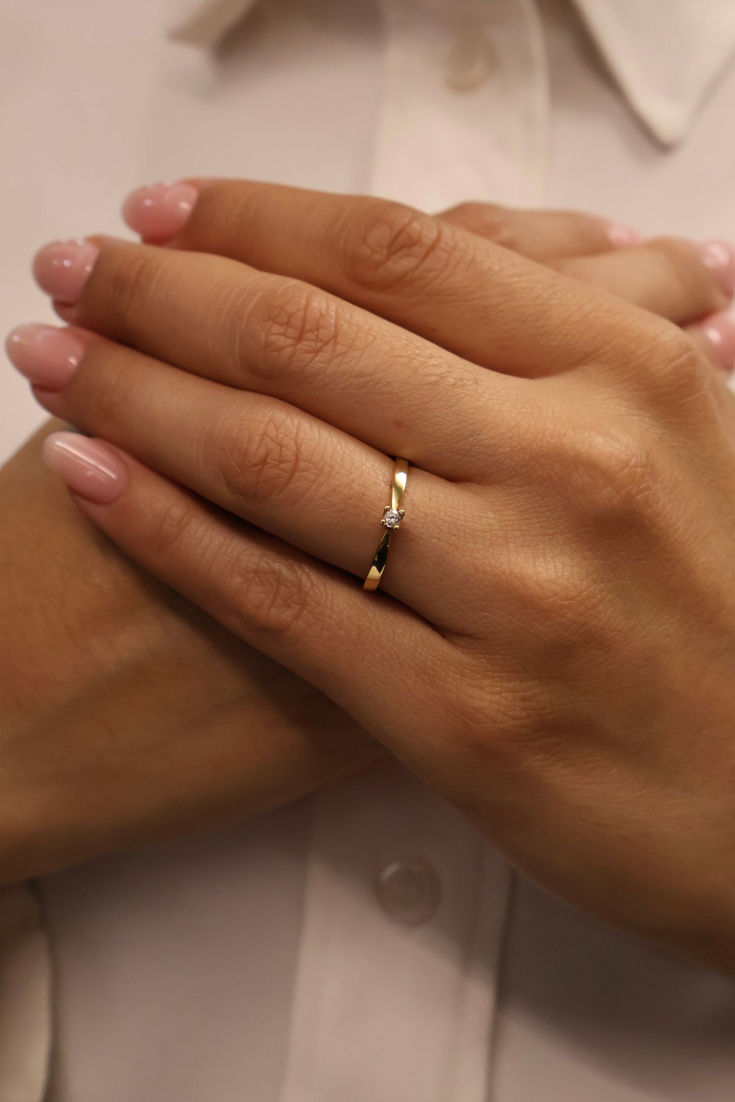 Anillo en Oro Amarillo de 14k con Diamante Natural .03cts  Mod: OF2145