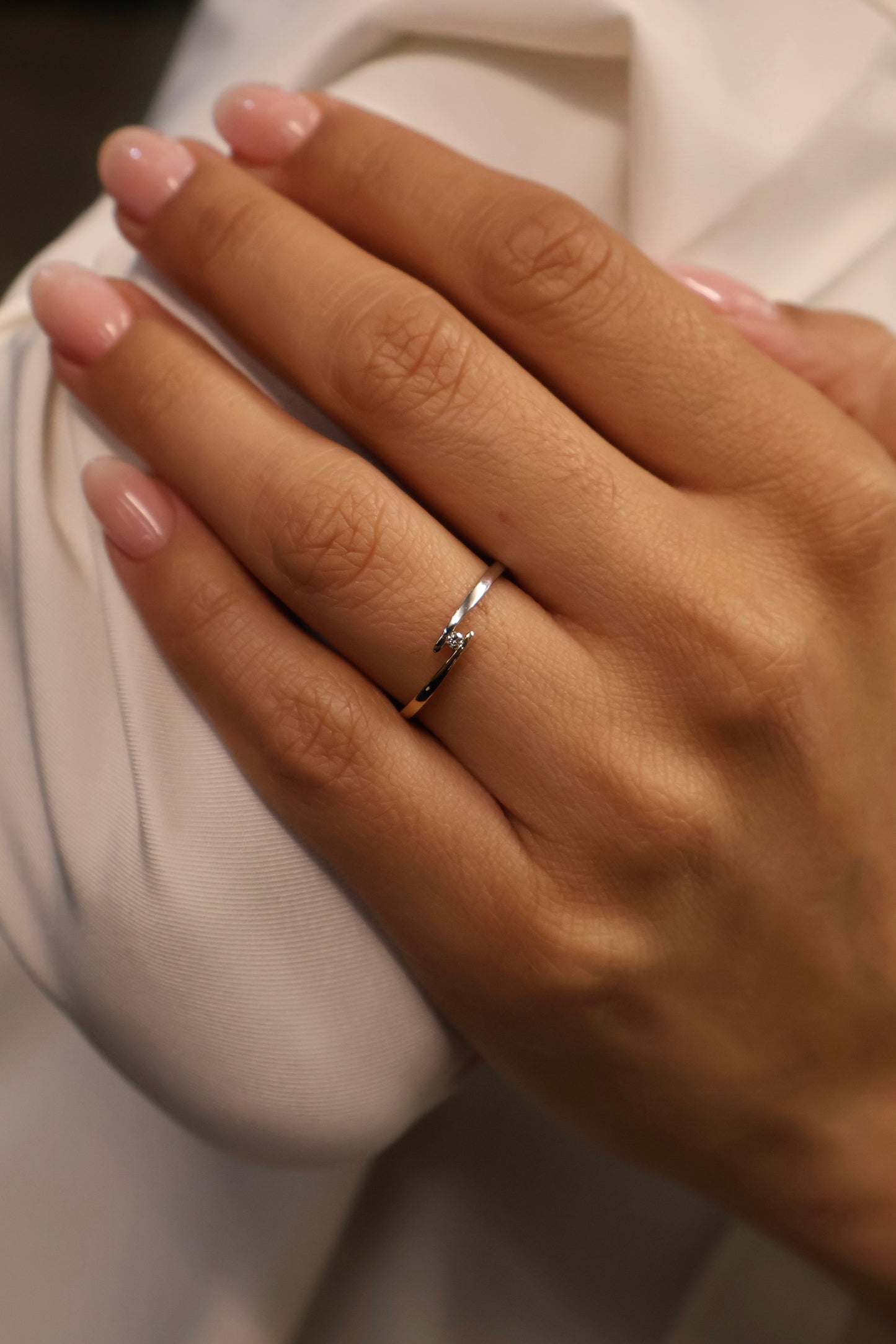 Anillo en Oro Amarillo - Blanco de 14k con Diamante Natural .03cts  Mod: OF2065