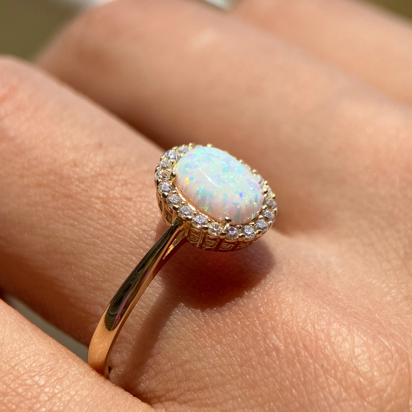 Ring in 10k yellow gold with zircons and opal stone Cod: MAN295