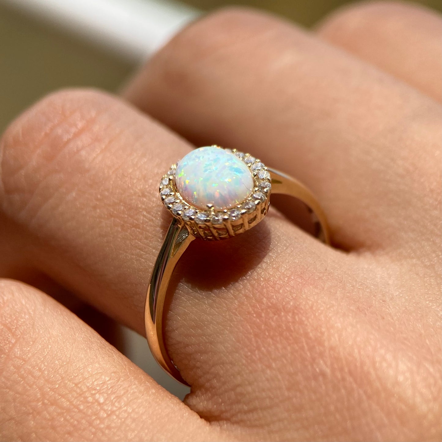 Ring in 10k yellow gold with zircons and opal stone Cod: MAN295