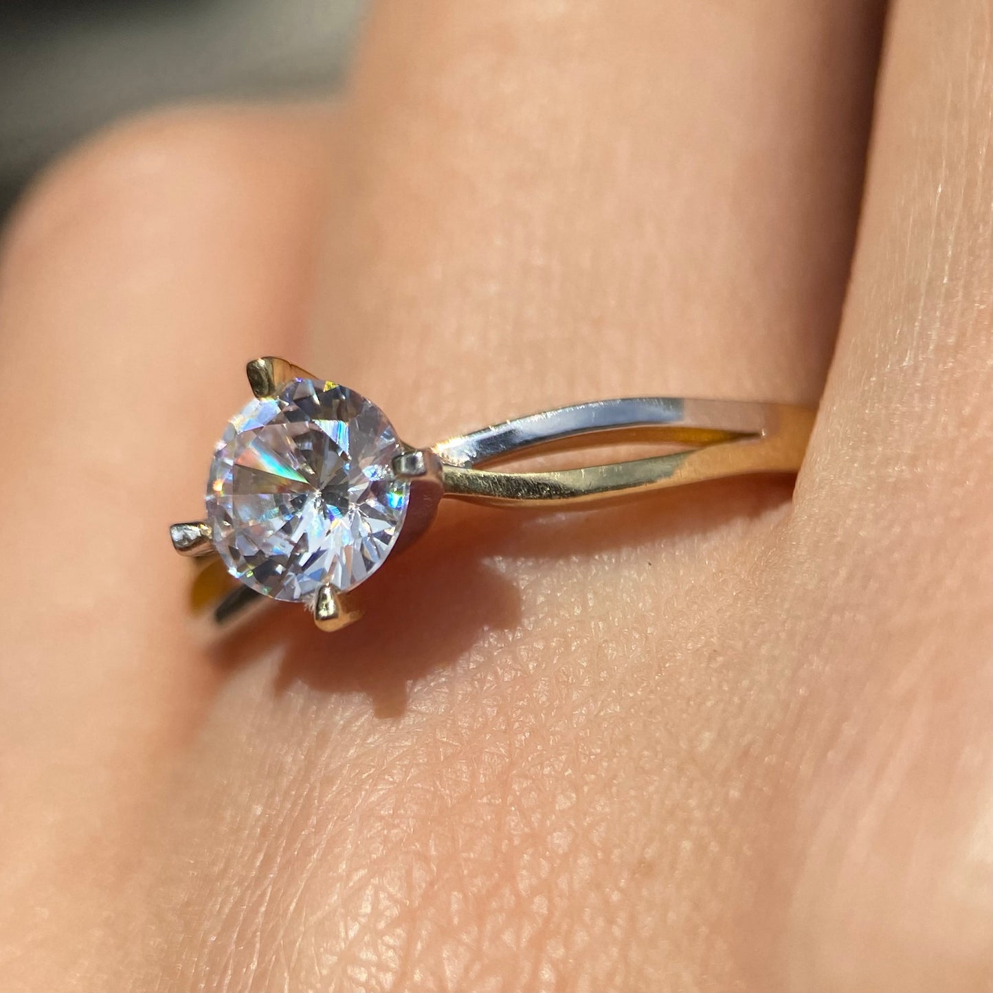 Anillo de compromiso en oro