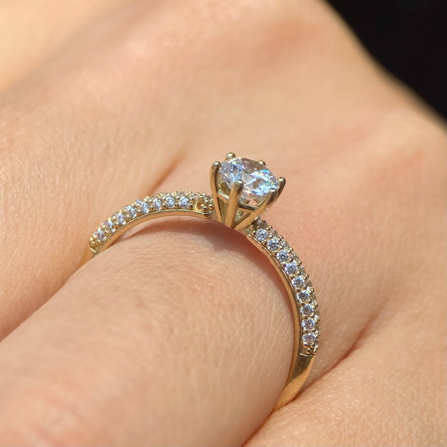 Anillo de compromiso en oro