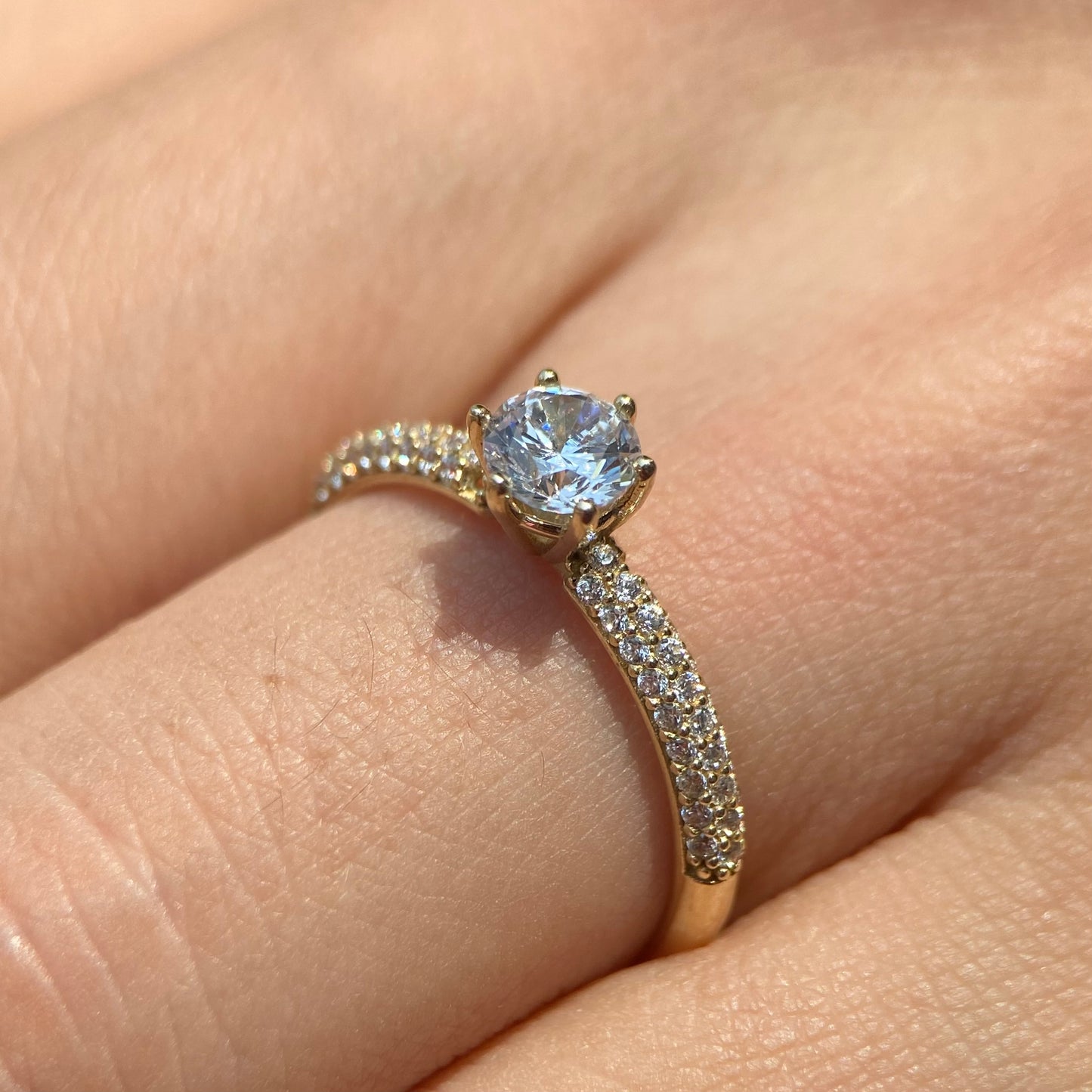 Anillo de compromiso en oro