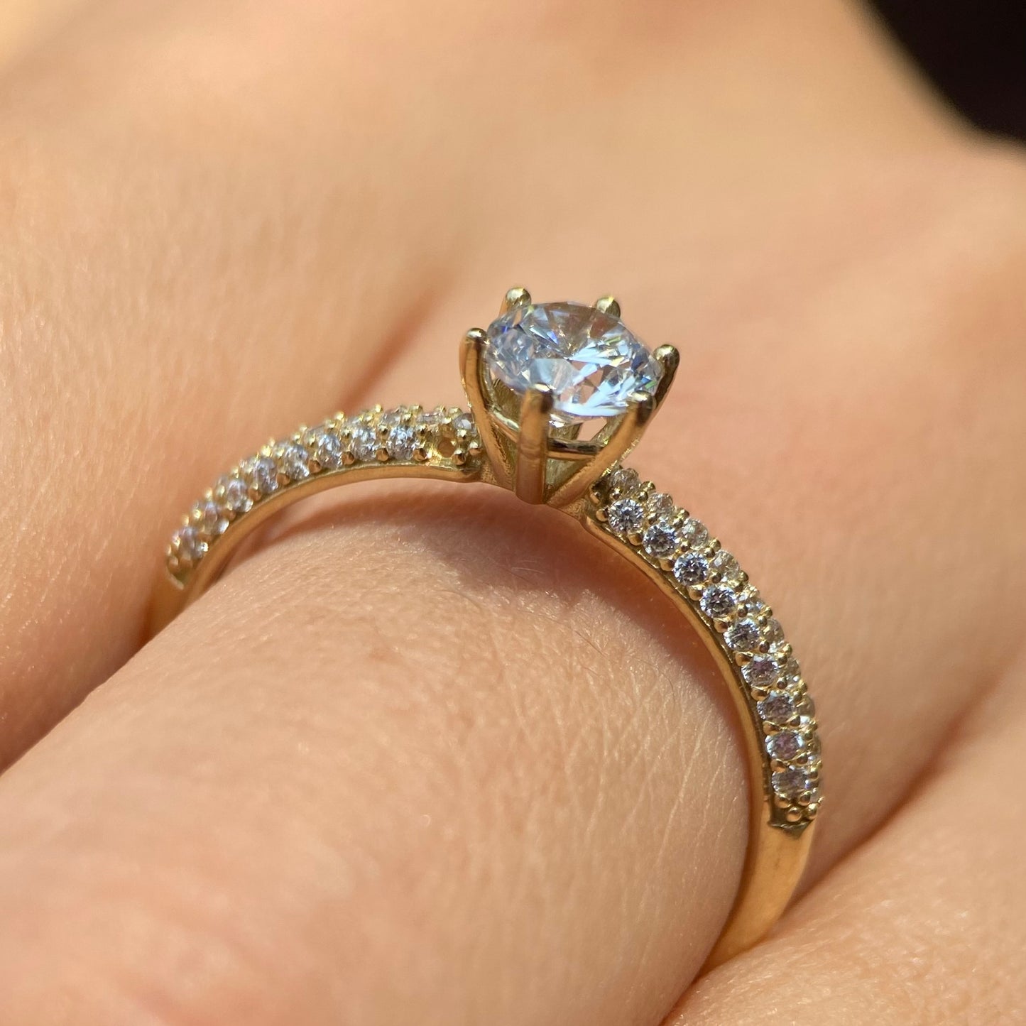 Anillo de compromiso en oro