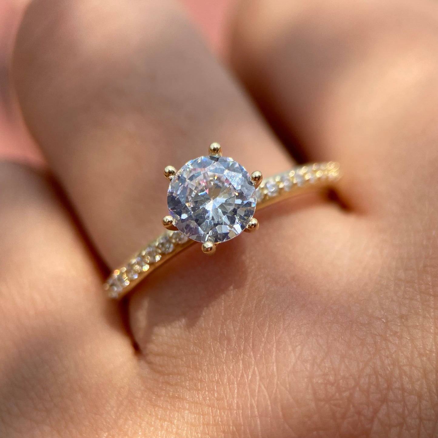 Anillo de compromiso en oro