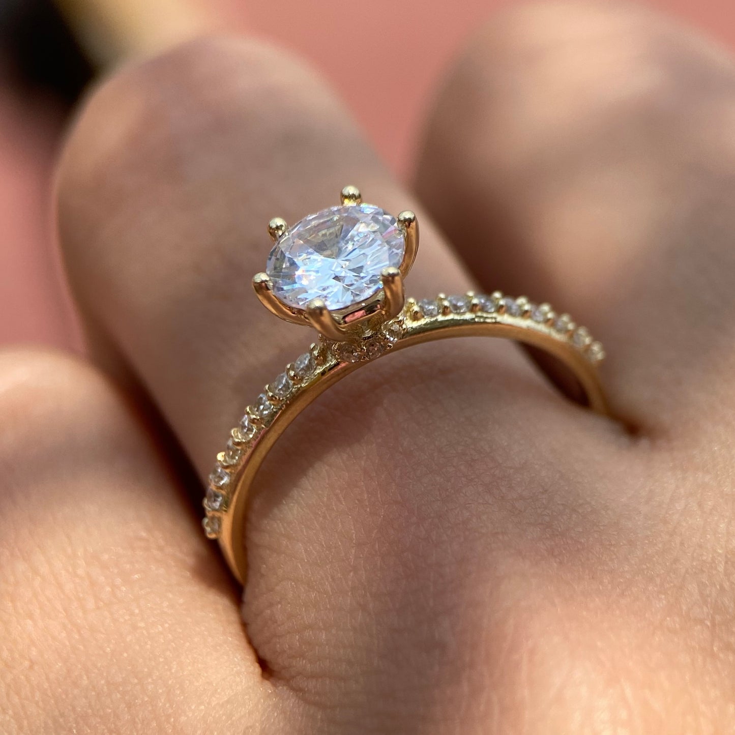 Anillo de compromiso en oro
