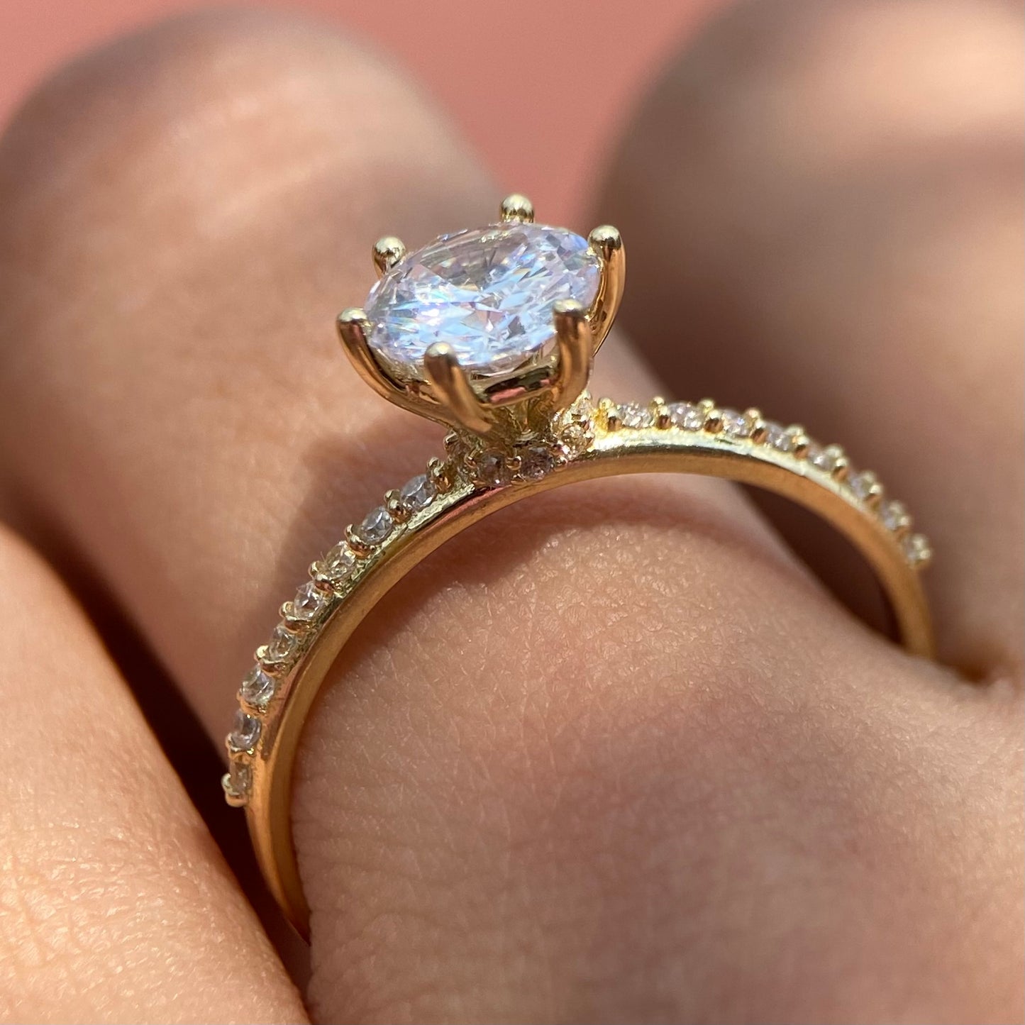 Anillo de compromiso en oro
