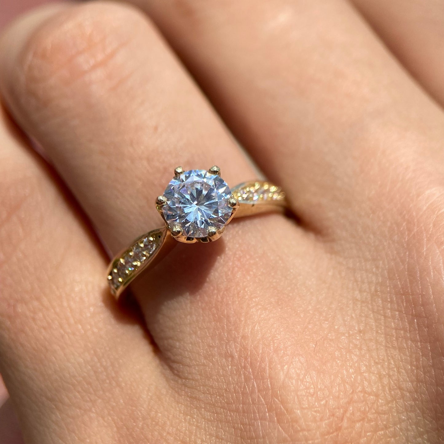Anillo de compromiso en oro