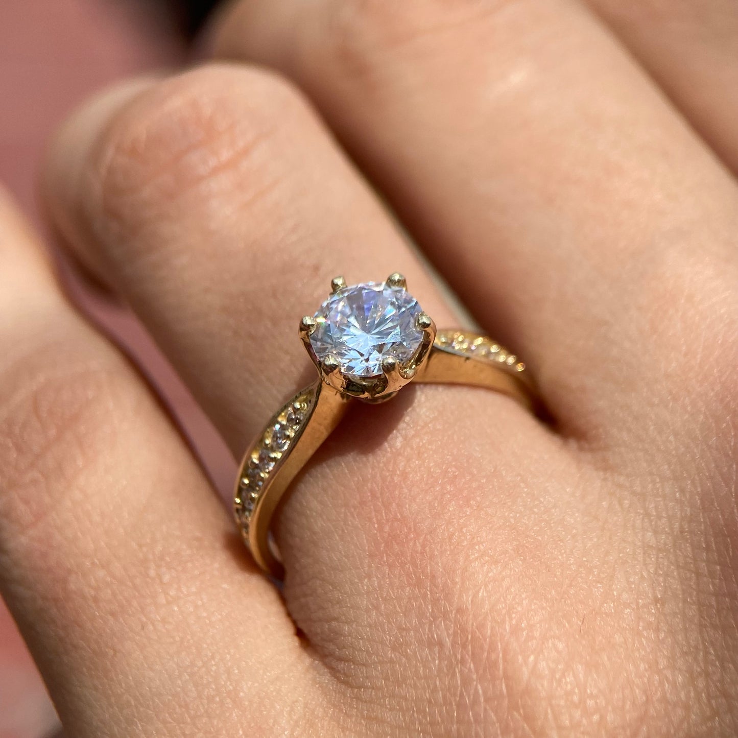 Anillo de compromiso en oro
