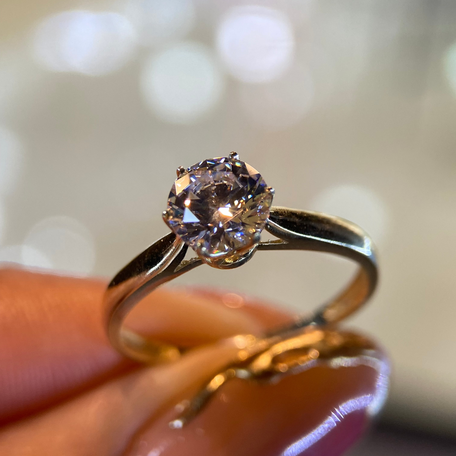 Anillo de compromiso en oro
