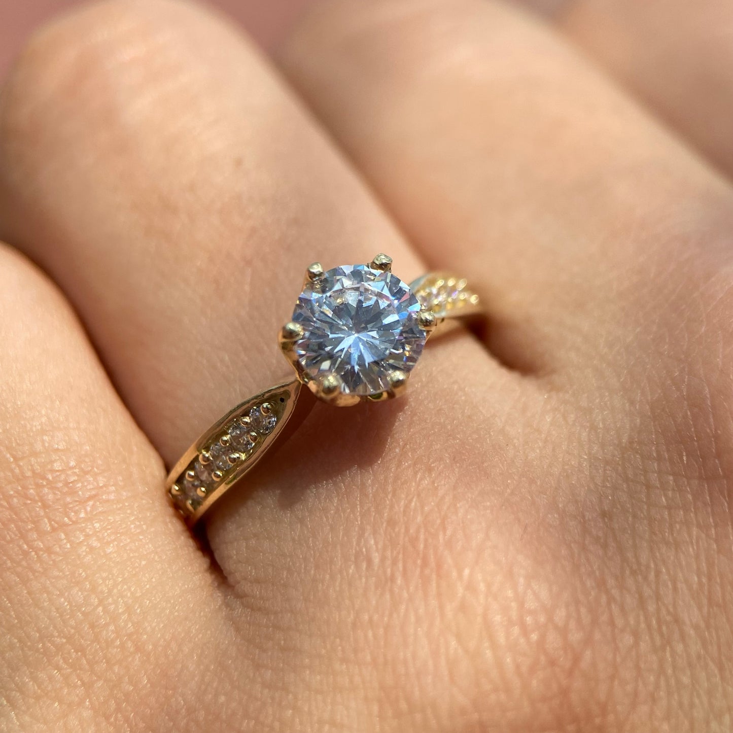 Anillo de compromiso en oro