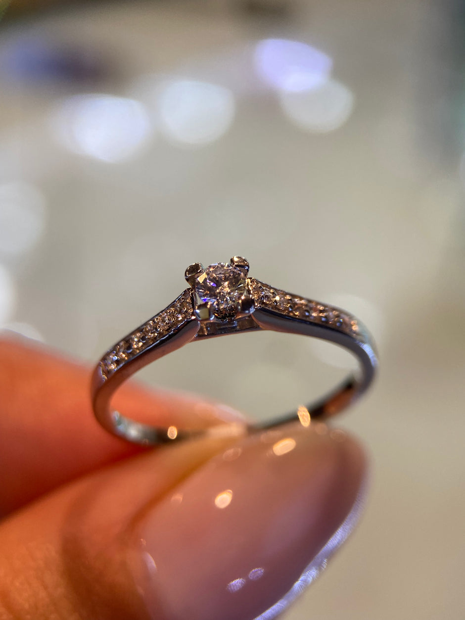 Anillo de compromiso en oro