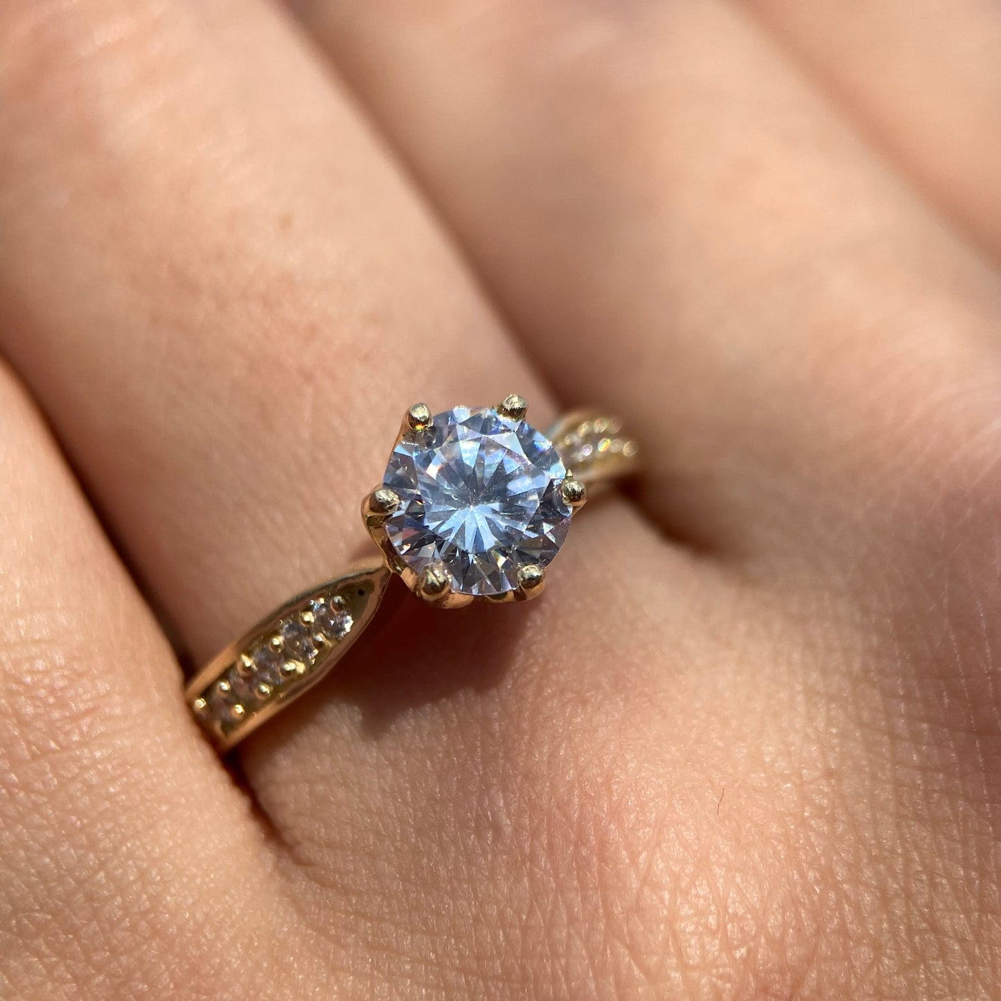 Anillo de compromiso en oro