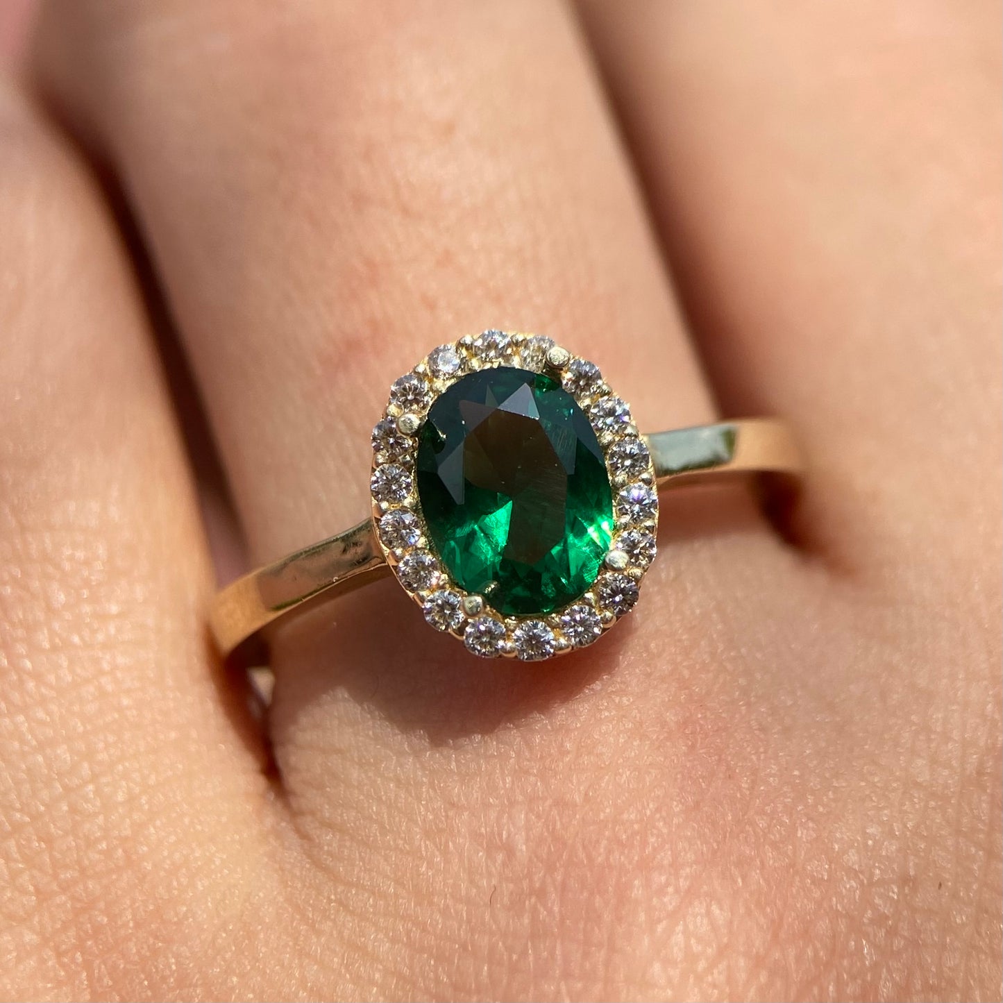 10k yellow gold ring with green oval zirconia Cod: MAN319
