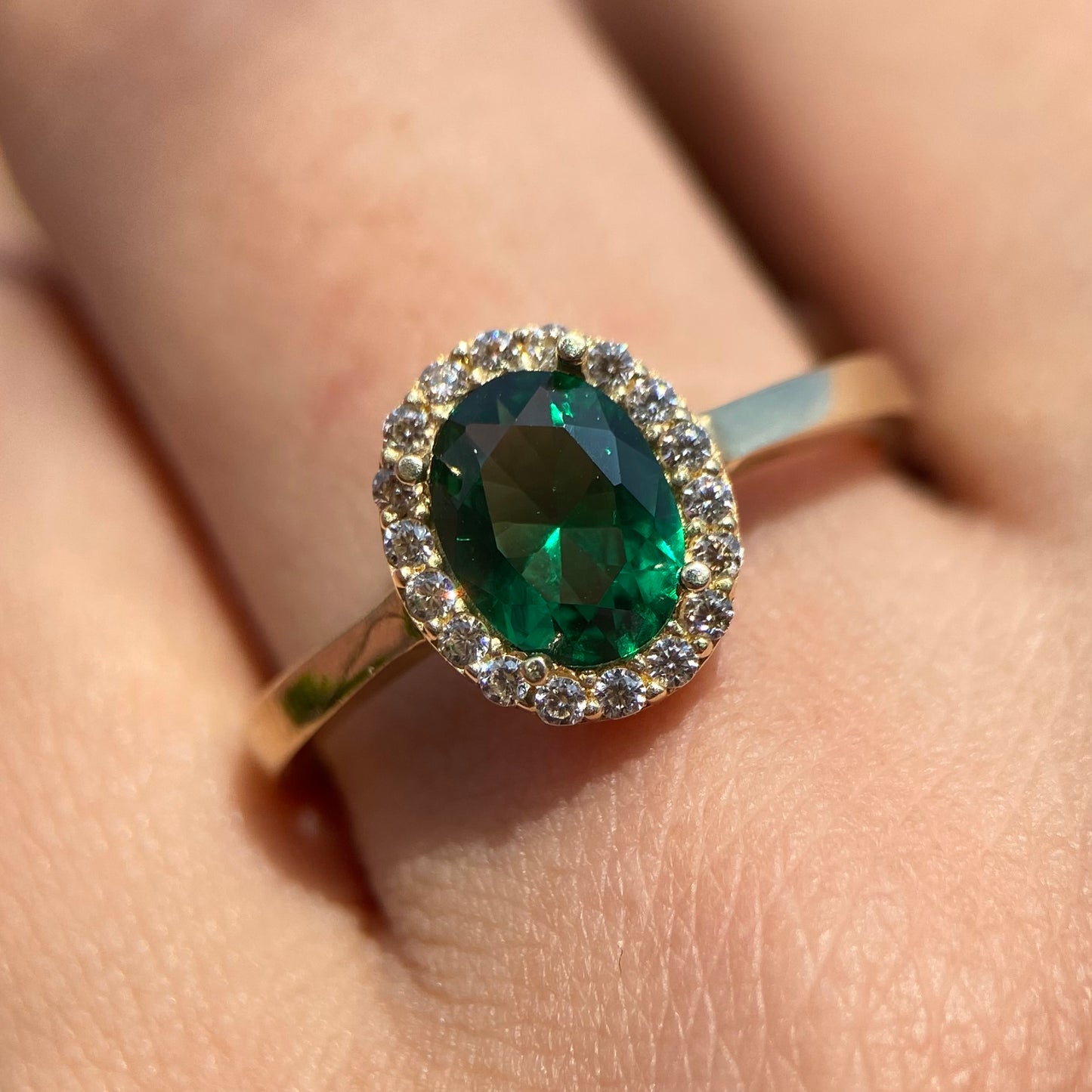 10k yellow gold ring with green oval zirconia Cod: MAN319