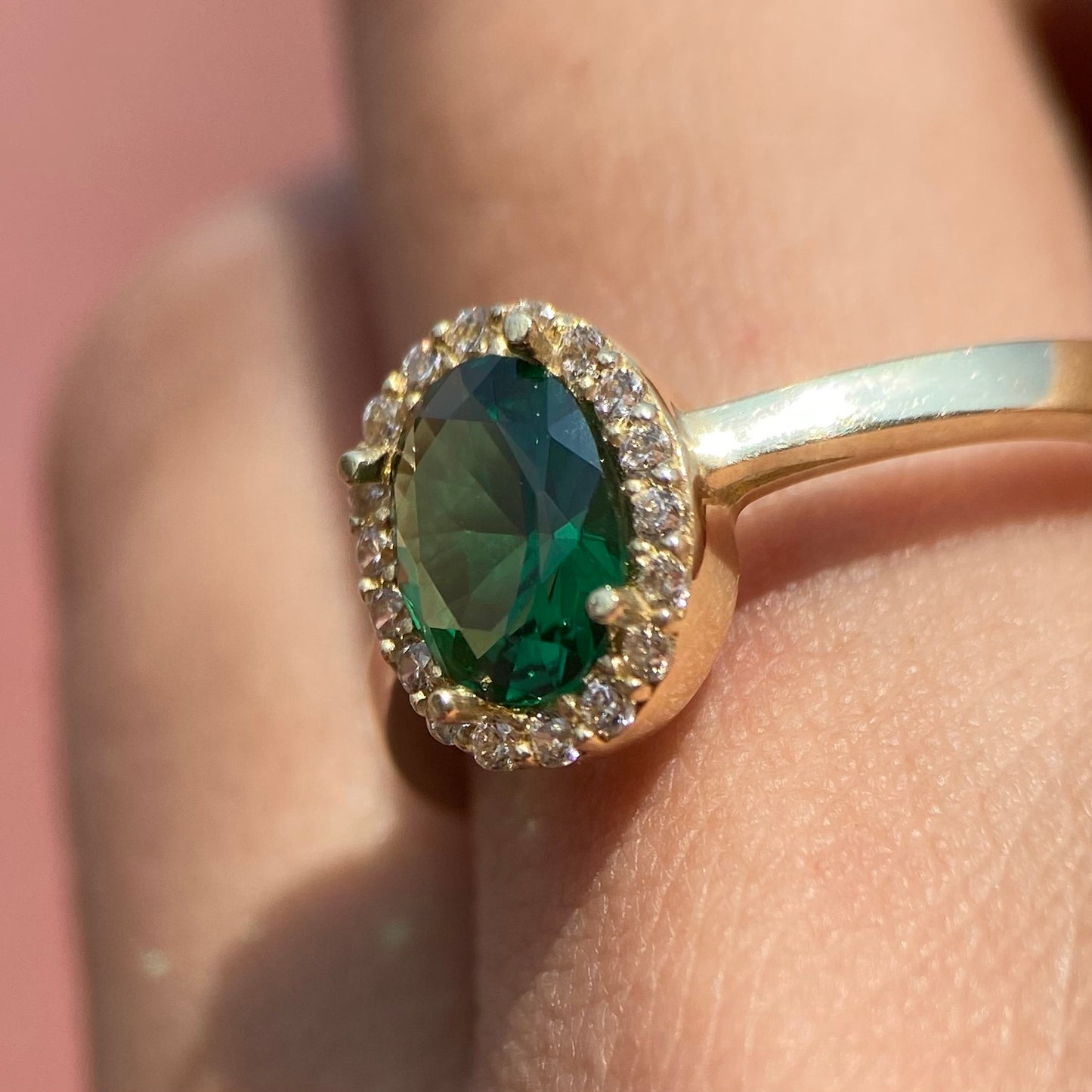 10k yellow gold ring with green oval zirconia Cod: MAN319