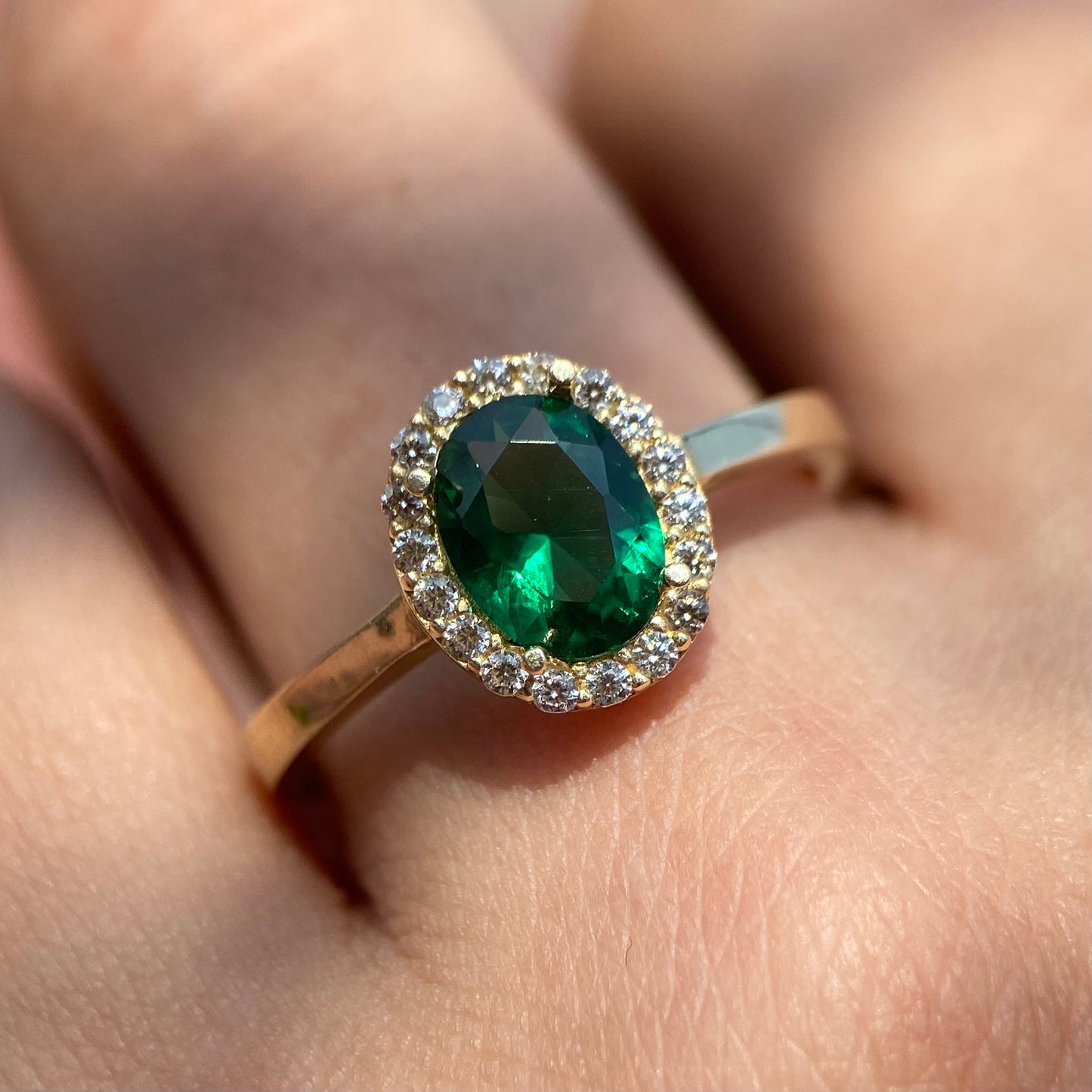 10k yellow gold ring with green oval zirconia Cod: MAN319