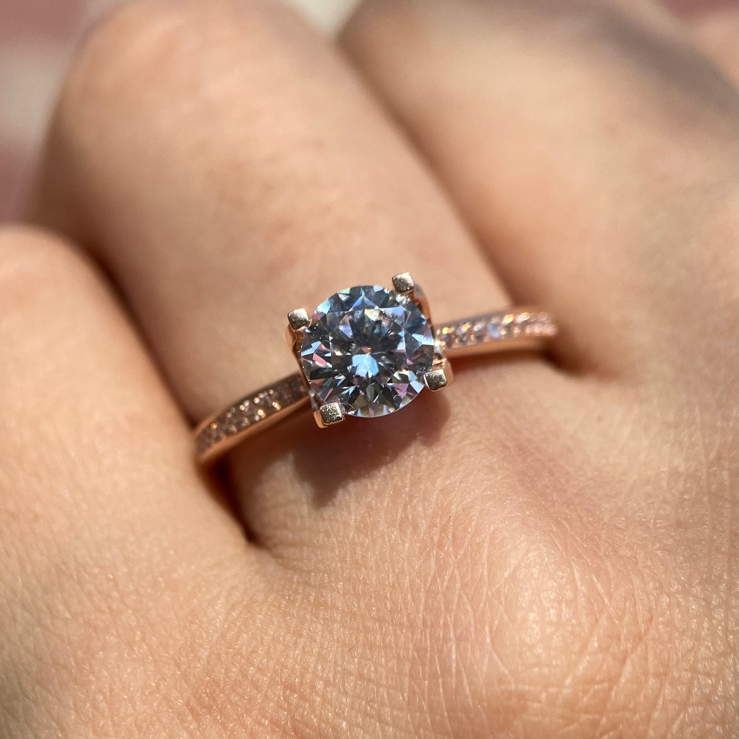 10k rose gold ring with round zirconia Cod: MAN320