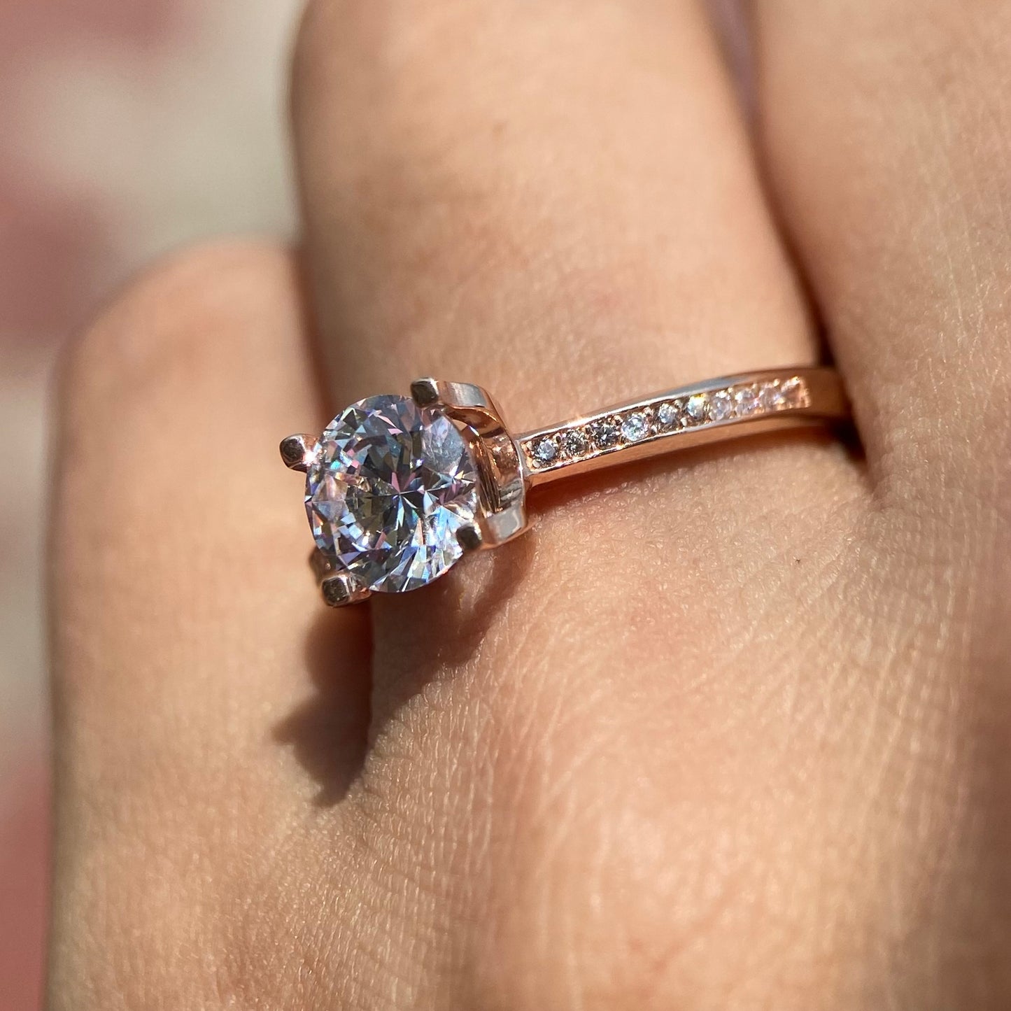 10k rose gold ring with round zirconia Cod: MAN320