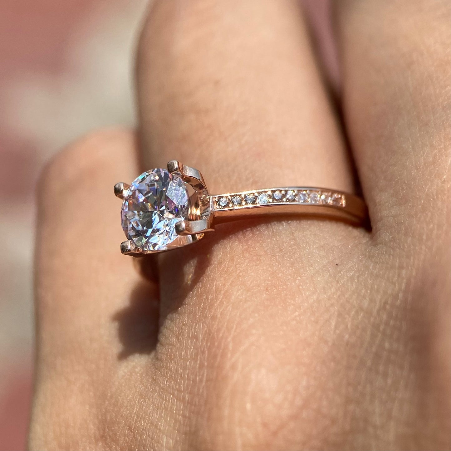 10k rose gold ring with round zirconia Cod: MAN320