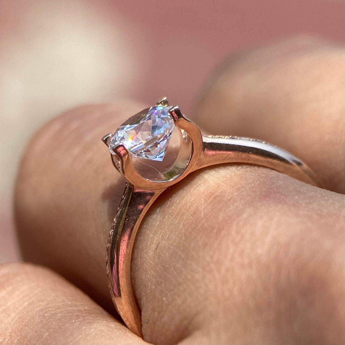 10k rose gold ring with round zirconia Cod: MAN320