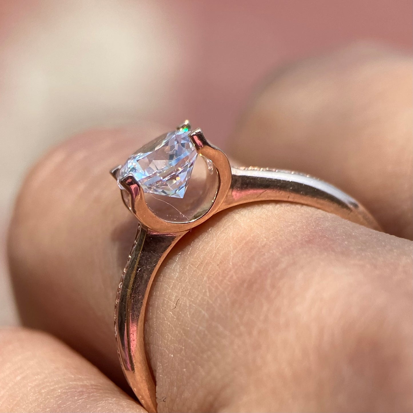 10k rose gold ring with round zirconia Cod: MAN320
