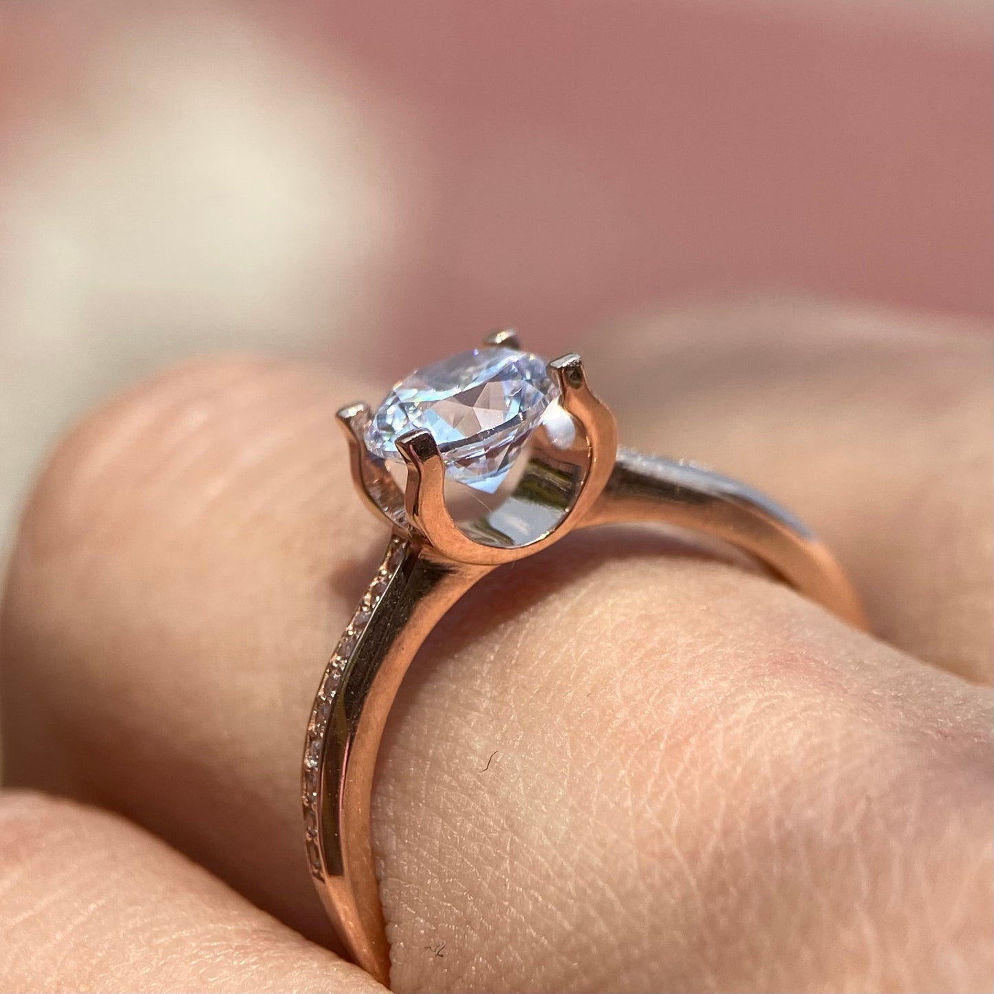 10k rose gold ring with round zirconia Cod: MAN320