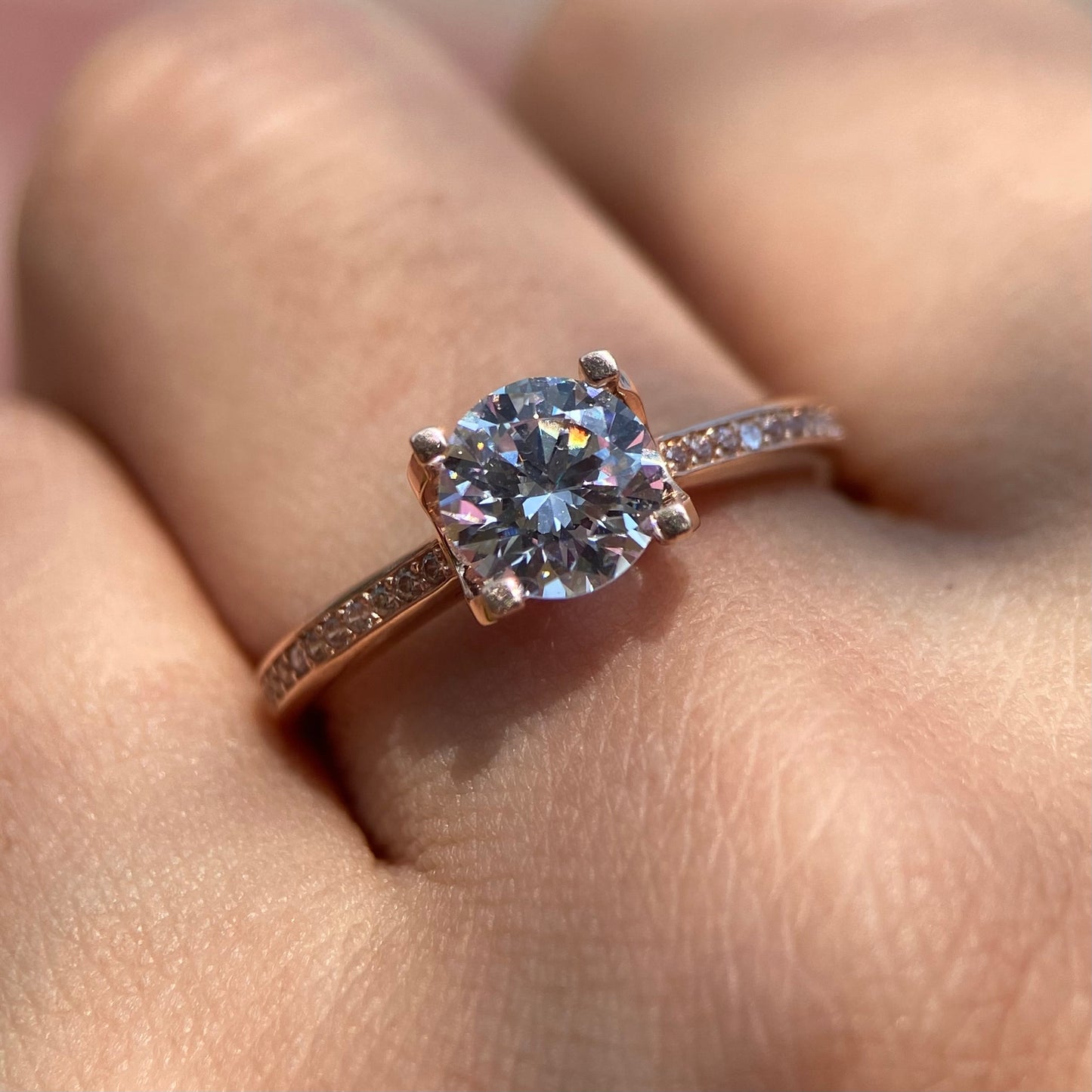 10k rose gold ring with round zirconia Cod: MAN320