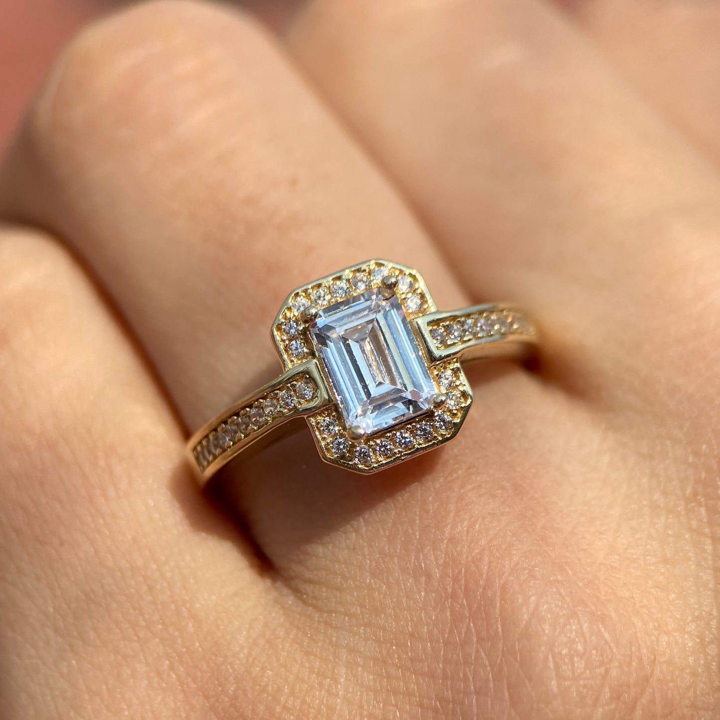 Anillo de compromiso en oro