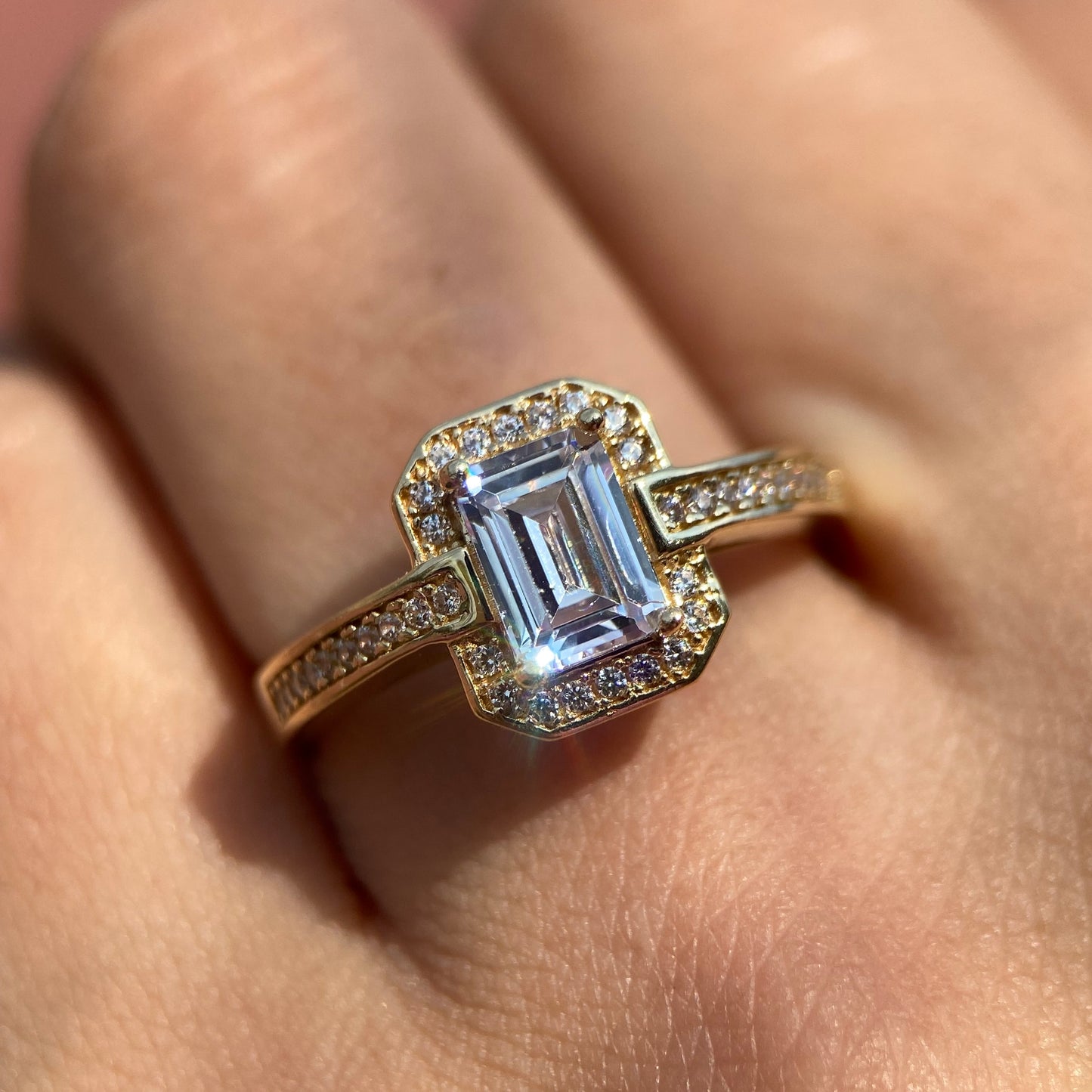 Anillo de compromiso en oro