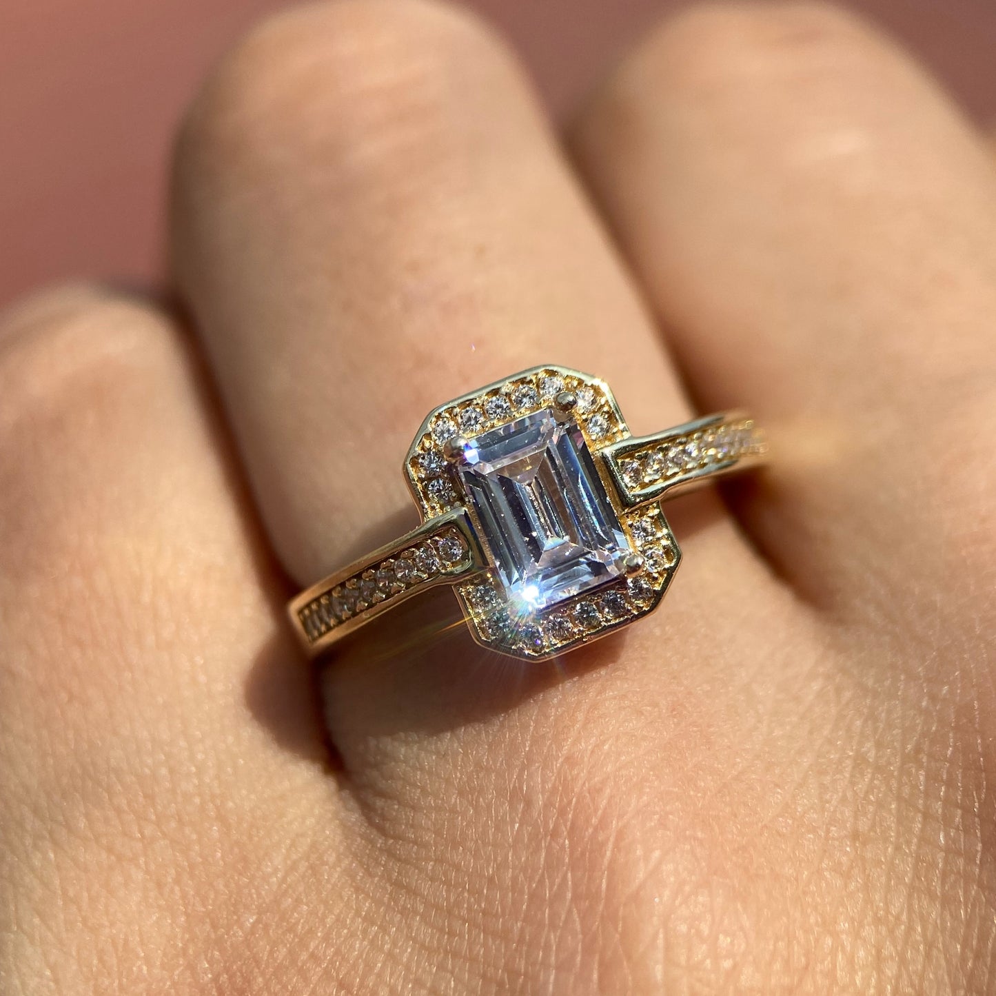 Anillo de compromiso en oro