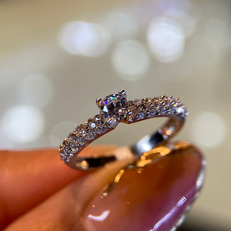 Anillo de compromiso en oro