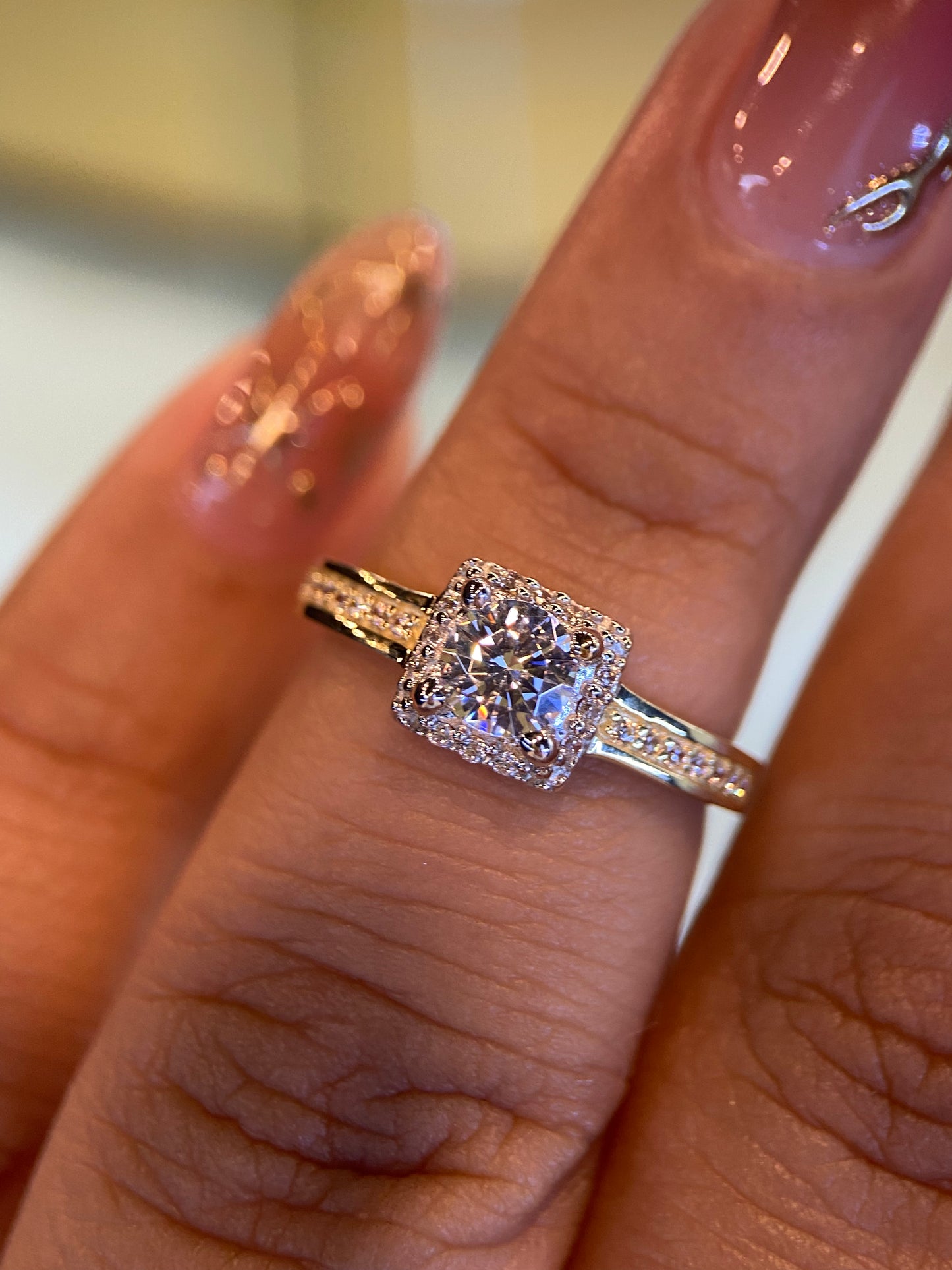 Anillo de compromiso en oro
