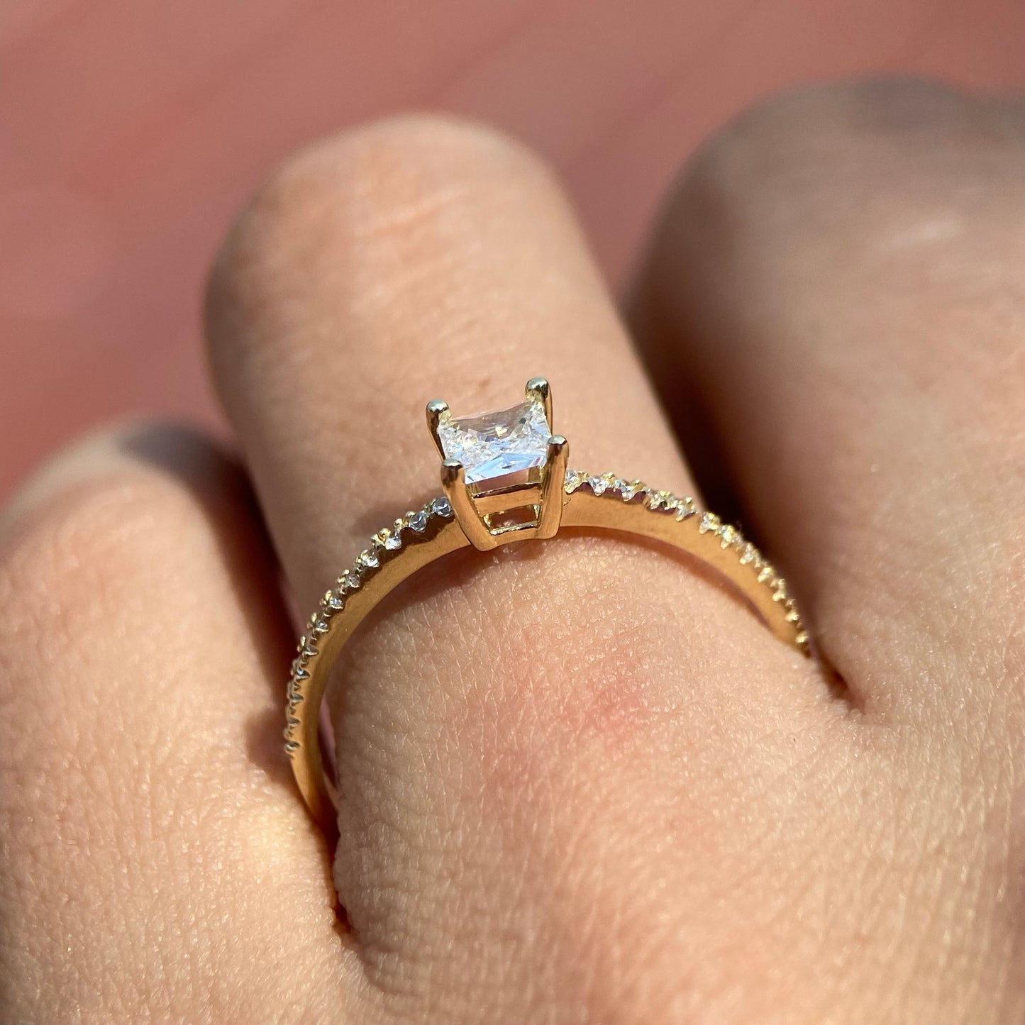 10k yellow gold ring with princess cut zirconia Code: MAN282
