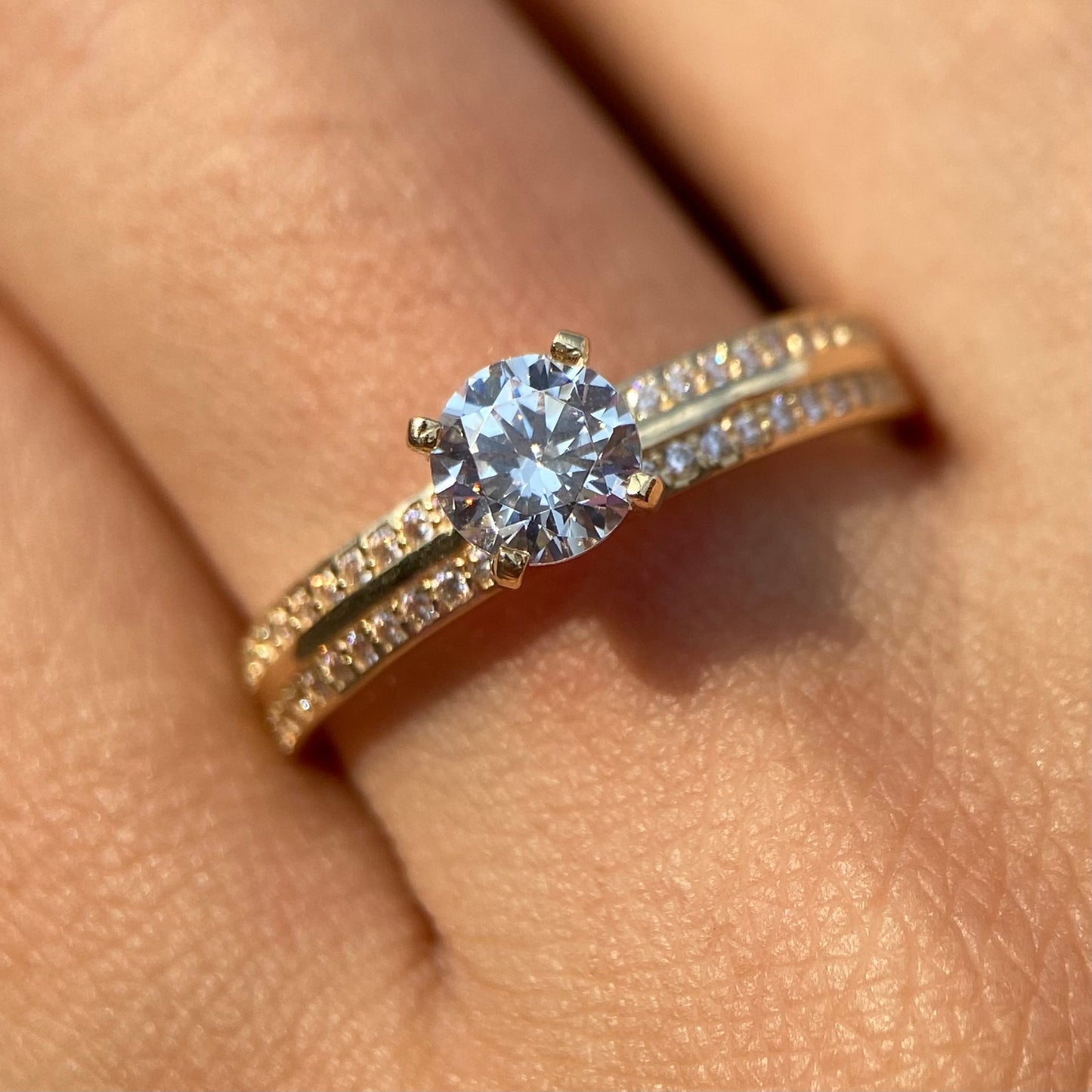 Anillo de compromiso en oro