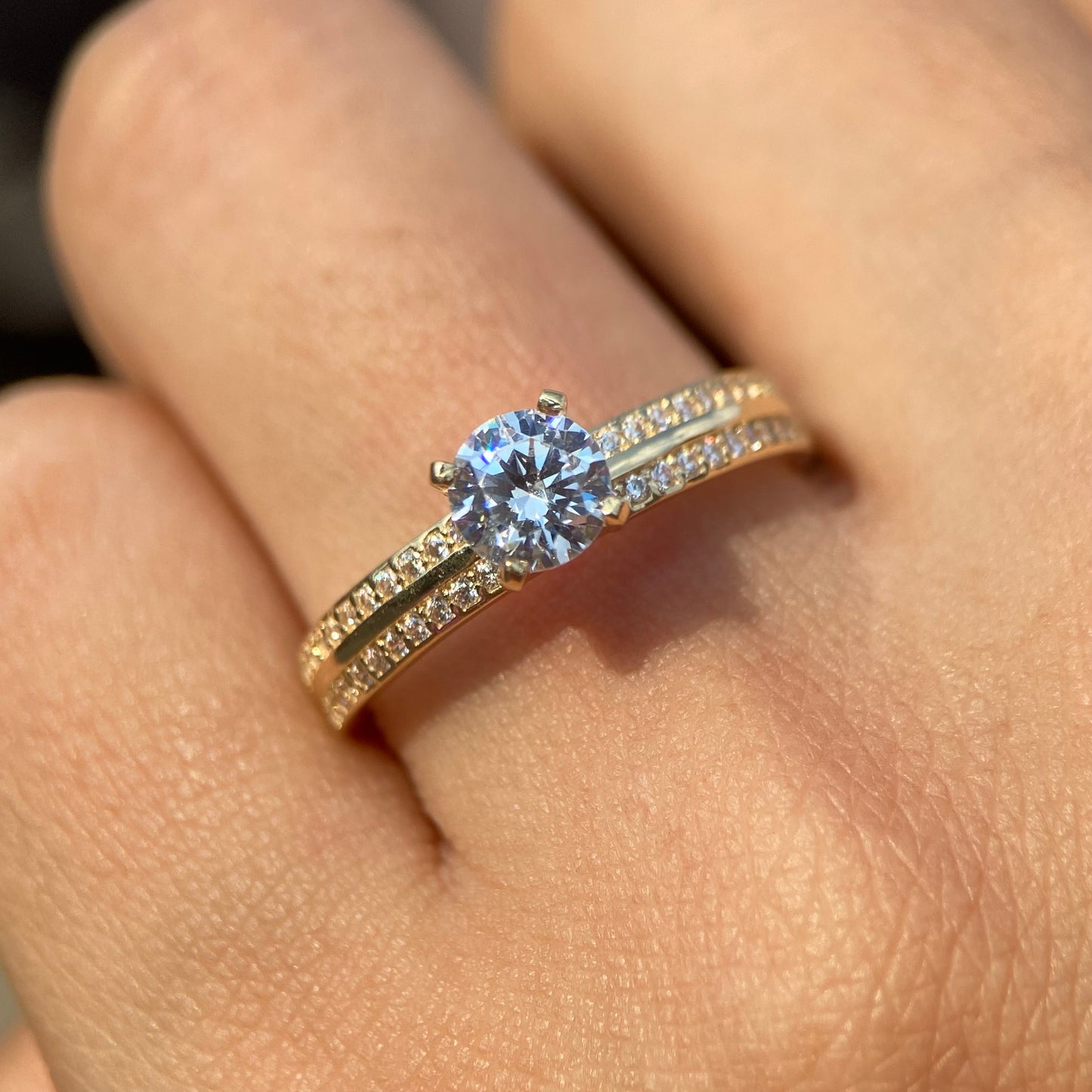 Anillo de compromiso en oro