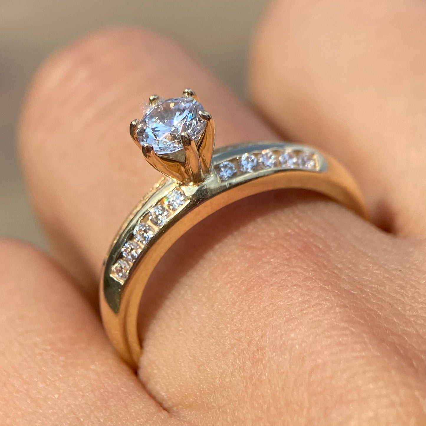 Anillo de compromiso en oro