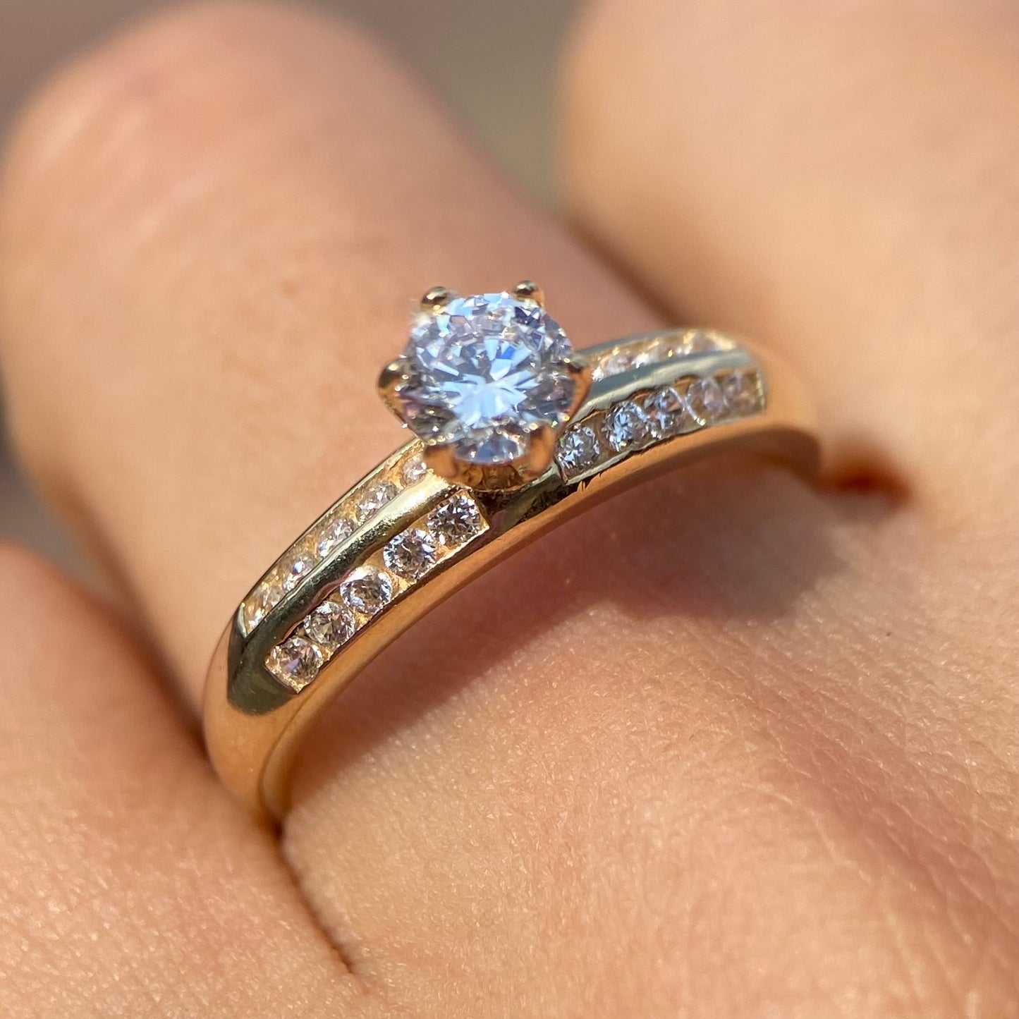 Anillo de compromiso en oro