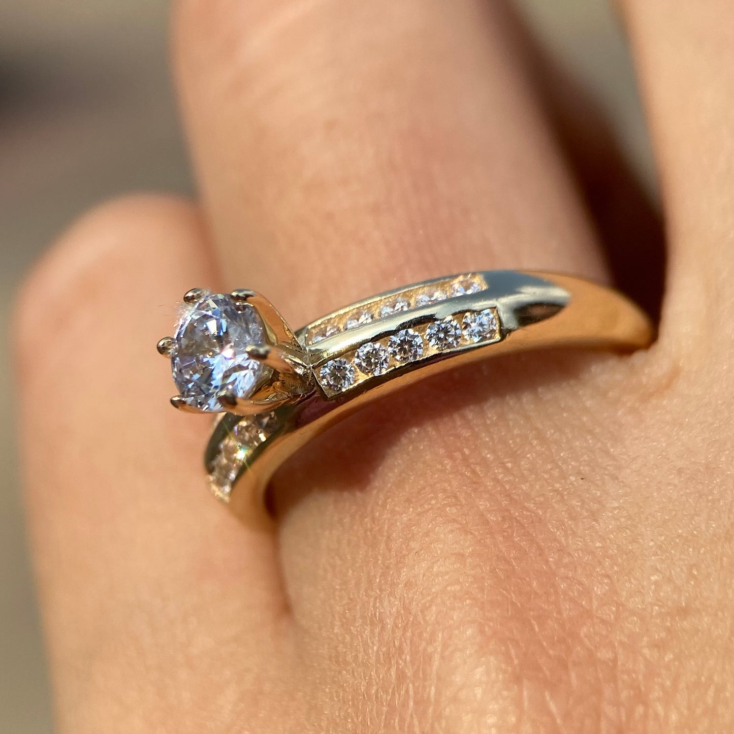 Anillo de compromiso en oro