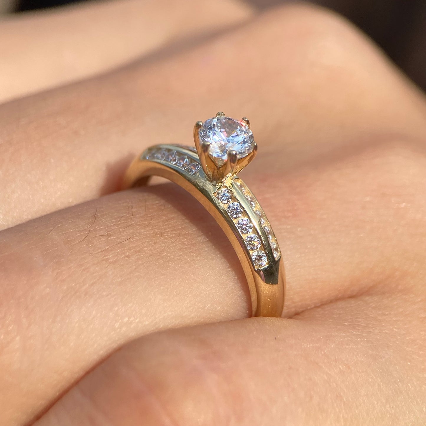 Anillo de compromiso en oro