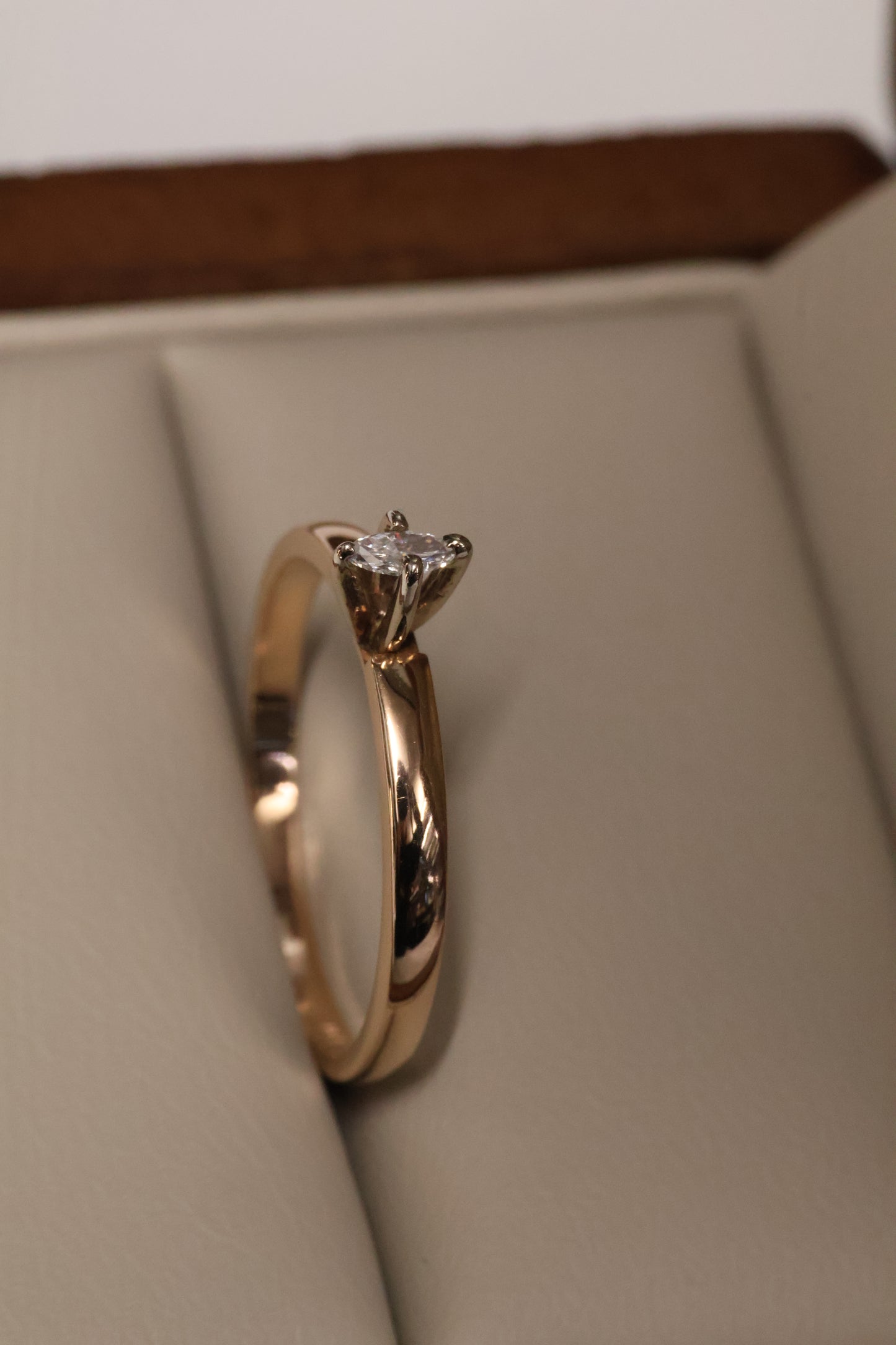 Anillo OF2001 en oro rosa 14k diamante natural .07ct