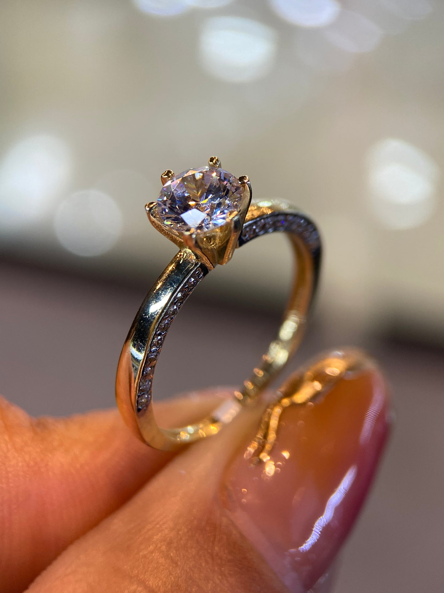 Anillo de compromiso en oro