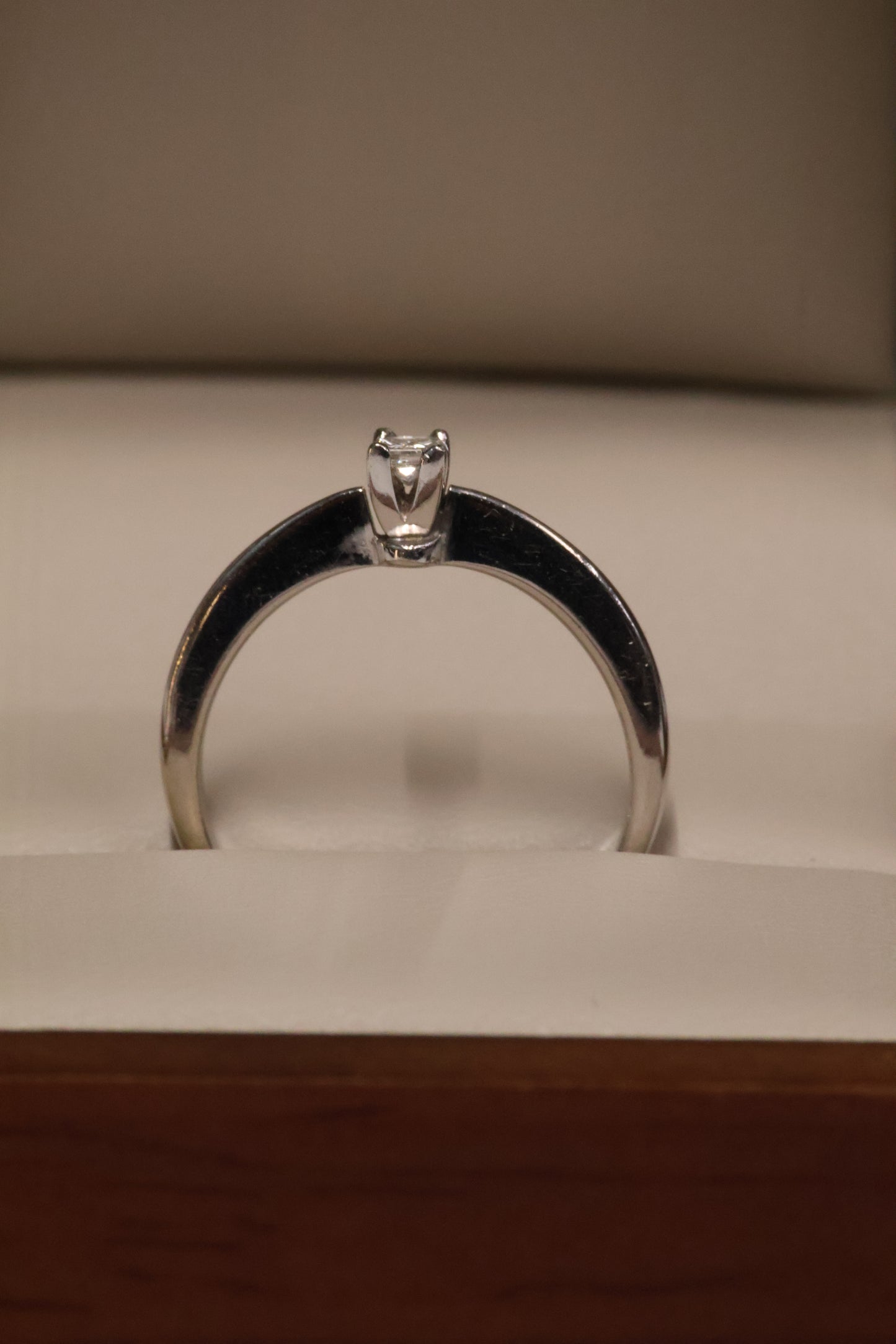 Anillo OF1015 en oro blanco 14k con diamante natural .10ct