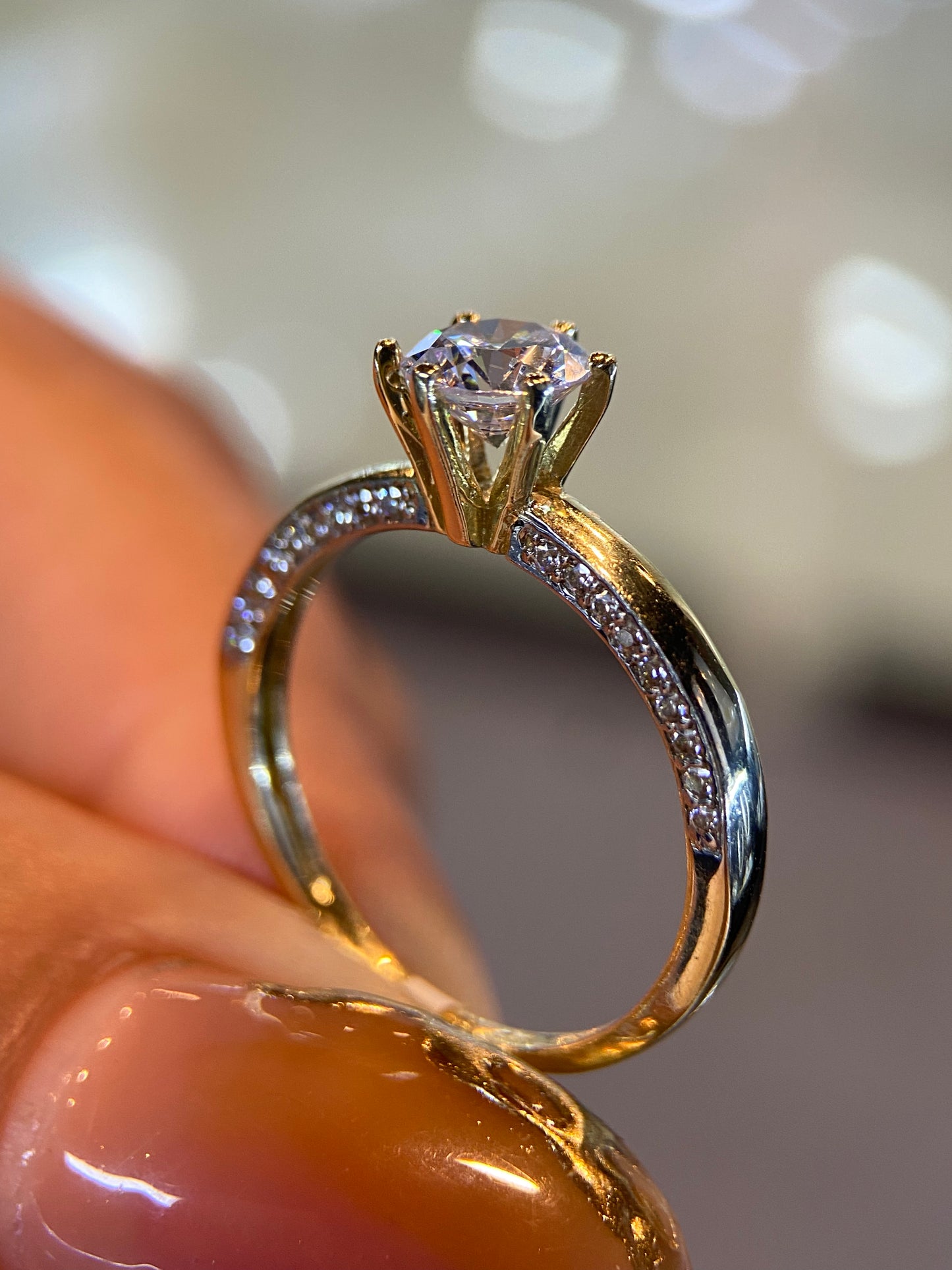 Anillo de compromiso en oro