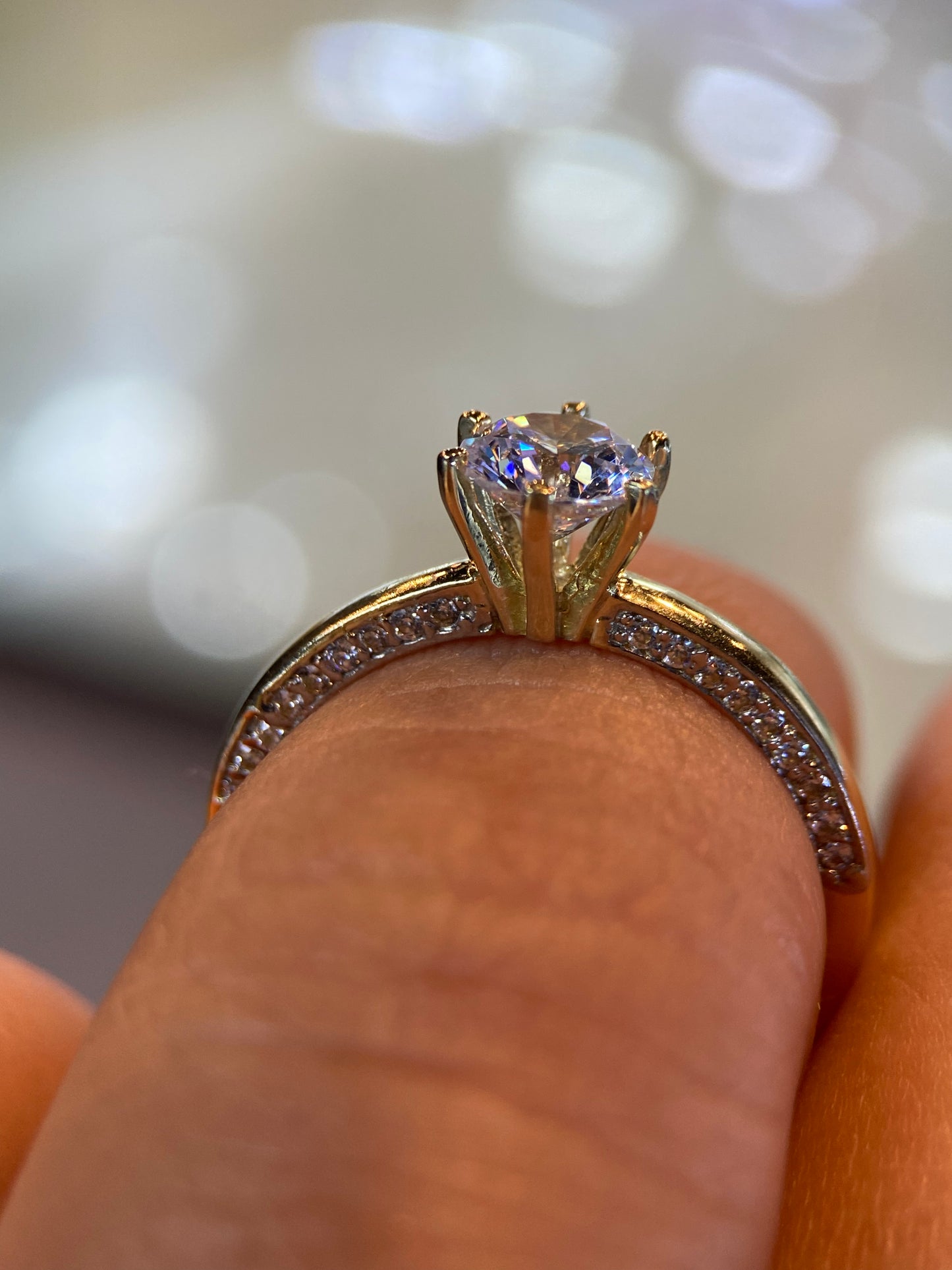 Anillo de compromiso en oro