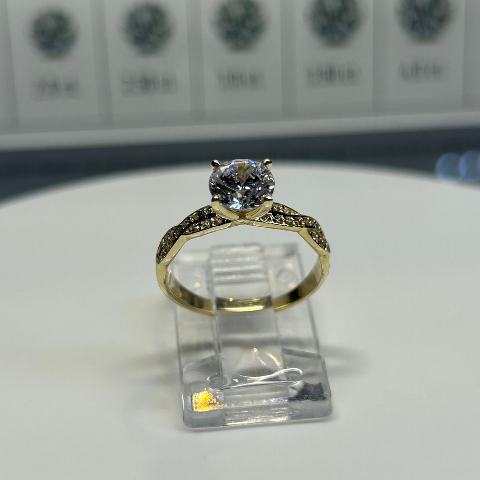 Anillo de compromiso en oro